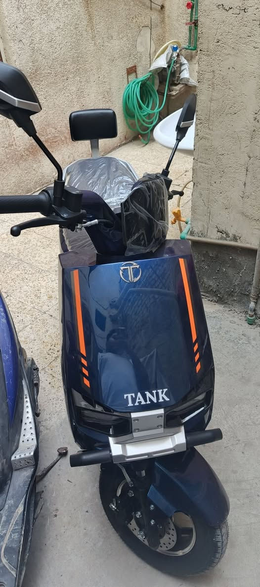 ‏السلام عليكم دراجه تانك 6بطاريات كبار مديل 2025 بيها ضربه بصيطه بل كفر الجانبي والهورن واكف بي عطل بسيط بيها نظام الرجوع R اربع سرع السرعه مالتها 99 نظام بلوتوش mb3تمشي بل شحنه الواحده 40كيلو  السعر خاص او على الواتساب ***********مكاني بغداد مدينه الصدر

