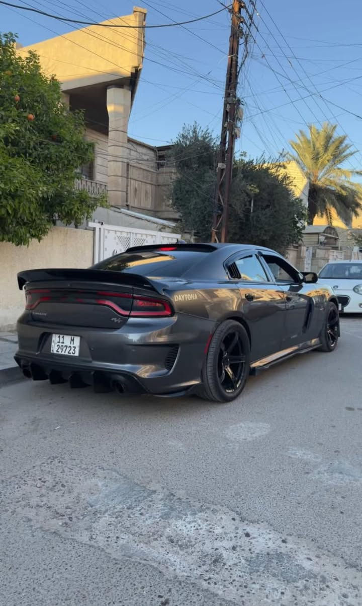 � للبيع دودج جارجر RT
🔹 الموديل: 2015
🔹 المحرك: 5700 (8 سلندر - هيمي)
🔹 الوارد: كندي
🔹 العداد: -155 كيلو
🔹 الحالة: كلين تايتل

🛠️ الملاحظات:

 • بيها جاملغ أمامي بارد فقط (بدون صبغ)

⚙️ المواصفات:

 • كشنات جلد
 • خزن (ميموري)
 • تحكم كهرباء
 • تدفئة + تبريد كشنات
 • شاشة كبيرة
 • رادارات
 • حساسات
 • اكزوز بوابات

💰 السعر: (180)

📍 الموقع: بغداد

📞 رقم الهاتف: (***********)
