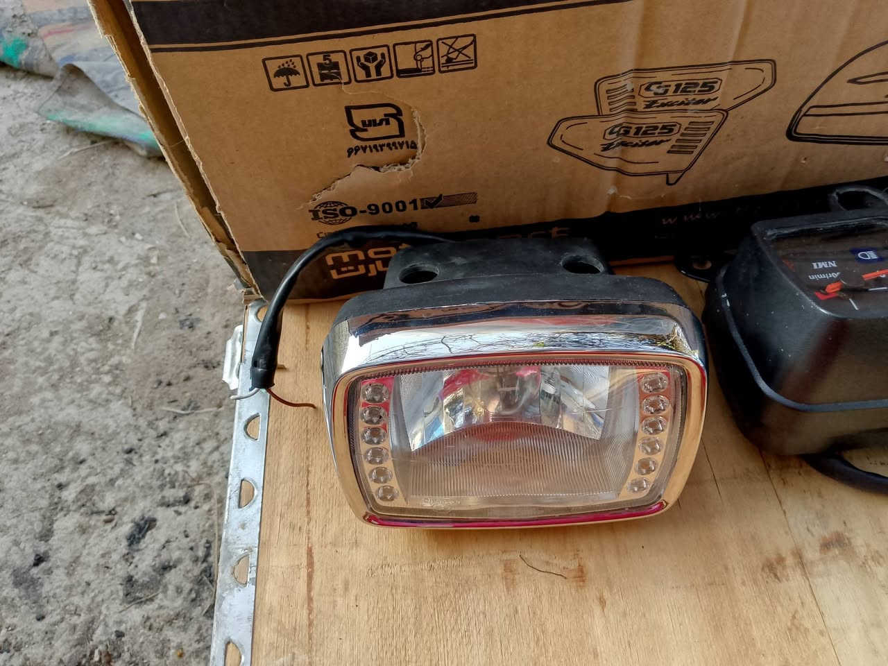 السلام عليكم 
غراض نامه شلامجه بلاد للبيع فتحتهن من الدراجه
1-تانكي وصفاحيات ماروني اصلي اجه بلدراجه بي شويه زنجار بطنه ب15
2- دشبول نامه شلامجه شغال كله عدا الايت الزرك مايشتغل يشتغل بس الاحمر ويتبدل عادي ب8
3- زوج زرازير ب3
4-زوج يدات اصليات شغالات عدا دكمه الهورن مكربنه ب5
5-ضفيره نامه اصليه شغاله من الطول للطول استخدام شهر ب6
7-لايت نامه امامي شغال بس اليزري عطلانه جم وحده بيهن
8-زوج اشاير خلفي شغالات ب4 
9-سوبايتين وحده دبل سوده ب15 وحده ربع صغيره رياضي ب4 
(ملاحضه الاسعار قفل) 
مكاني سماوه البساتين الشرقيه 
هاذة رقمي ***********
