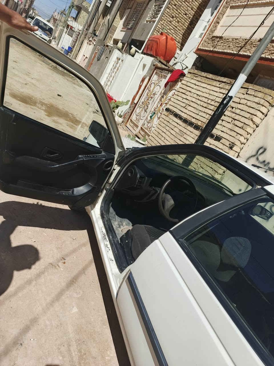 بيجو ٤٠٥ للبيع موديل ١٢ سيارة نظيفه وحلوه احله من الصوره السنويه الحد 2028 
 بس المحرك بي صوت السعر ٢٧ وبيه مجال قليل نحف حي النداء الرقم ***********  اتصال  وبيك خير وتدلل
