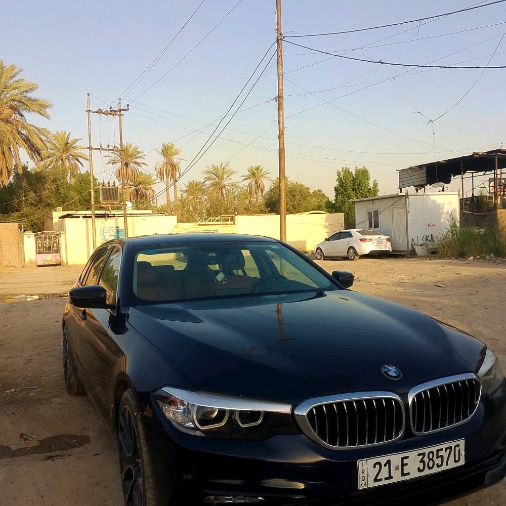 سيارة BMW موديل 2018 خليجي وكالة حجم  520I ستيشن ( تكسي مطار دبي )  
 محرك حجم 2000 توين تيربو جارج 
محرك و گير غير مفتوح 
السيارة  بيها صبغ  بابين وجاملغ جهة سايق  وبنيد 
رقم سليمانيه
عداد المسير : 480الف كيلو متر   قابل للزيادة  تصعدها محركها زيرو 
المواصفات
1- سيارة BMW حجم 520I  موديل 2018 خليجي وكالة مكفول كير ومحرك وكلشي  
2- محرك حجم 2000 توين تيربو جارج بقدرة 186 حصان 
3- لايت زينون عالي ناصي مع LED نهاري 
4- مرايا جانبية شفط كهرباء مع اشارات بالمرايا الجانبية 
5- قبق جنطة كهربائي شفط 
6- ويل كب حجم 20مع تخم تاير جديد  
7- حساسات امامي خلفي عالي التحسس والدقة ومعروف بالبي ام 
8- بصمة 
9- تقسيم داخل المرايا الجانبية للزوايا الميتة 
10- غرفة السيارة جلد مشمشي اصل والغرفة بحالة ممتازة جدا 
11- تحكم فول كهرباء لكشنات المقدمة 
12- تبريد السيارة قطعتين امامي وخلفي وتحكم خلفي بالتبريد الخلفي 
13- تحكم ستيرن جهتين متكامل لمجموعة من ايعازات المركبة 
14- شاشة دشبول كبيرة بحجم 6.5 بوصة تحتوي على كمبيوتر متكامل لكل المركبة 
15- كير عادي اوتوماتيك مع 3 وضعيات للقيادة 
16 -وباقي مواصفات المركبة الغنية جدا عن التعريف  

تخم اطارات جديد  ومسويلها ادامة كاملة
رقم ‏‪***********
سعر 140 بي مجال قليل
