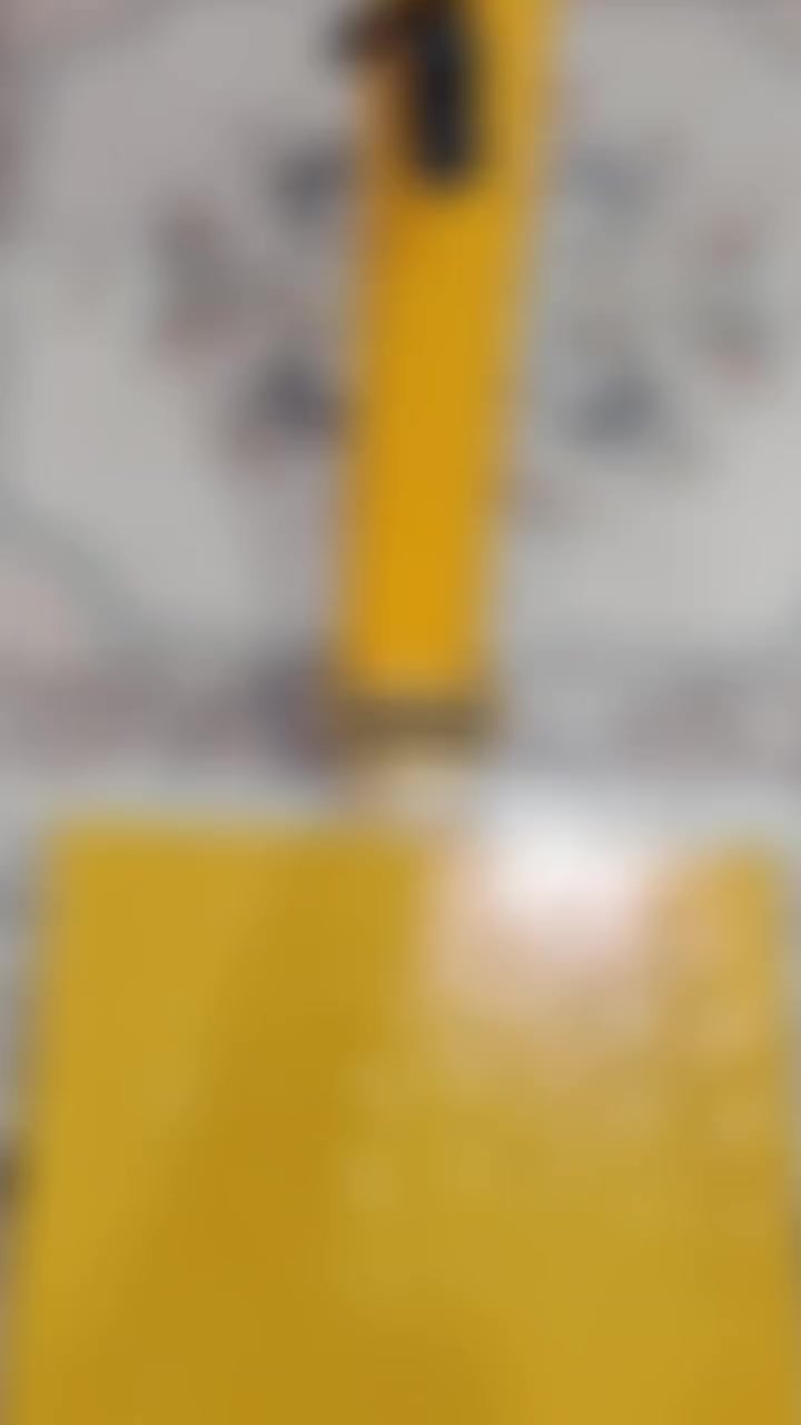 الدقة والقوة في ميزان واحد! ⚖️
هل تبحث عن الدقة المتناهية والمتانة في عملك التجاري؟
نقدم لك الميزان الإلكتروني (الطبلية) المصمم خصيصاً للمحلات التجارية، المستودعات، والأسواق المفتوحة.
أهم المميزات والمواصفات:
شاشة ديجيتال واضحة: مزود بشاشة LCD أو LED كبيرة تعرض (الوزن، سعر الوحدة، وإجمالي السعر) بوضوح تام في مختلف ظروف الإضاءة.
تصميم متين وعملي: قاعدة "طبلية" قوية ومصنوعة من مواد عالية الجودة لتحمل الأوزان الثقيلة، مع عمود ثابت لسهولة القراءة.
تعدد مصادر الطاقة: يعمل بالكهرباء المباشرة أو عبر بطارية داخلية قابلة للشحن تدوم لساعات طويلة، مما يجعله مثالياً للعمل الميداني.
وظائف ذكية: يدعم ميزات التصفير (Zero)، والخصم (Tare)، وتخزين أسعار السلع لسرعة إنجاز المعاملات.
نطاق وزن واسع: تتوفر موديلات بقدرات تحميل متنوعة تبدأ من 60 كجم وتصل إلى 300 كجم أو


**إذا كنت صاحب هذا الإعلان وتريد حذفه لأي سبب، رجاءا أرسل رسالة إلى الدعم الفني**