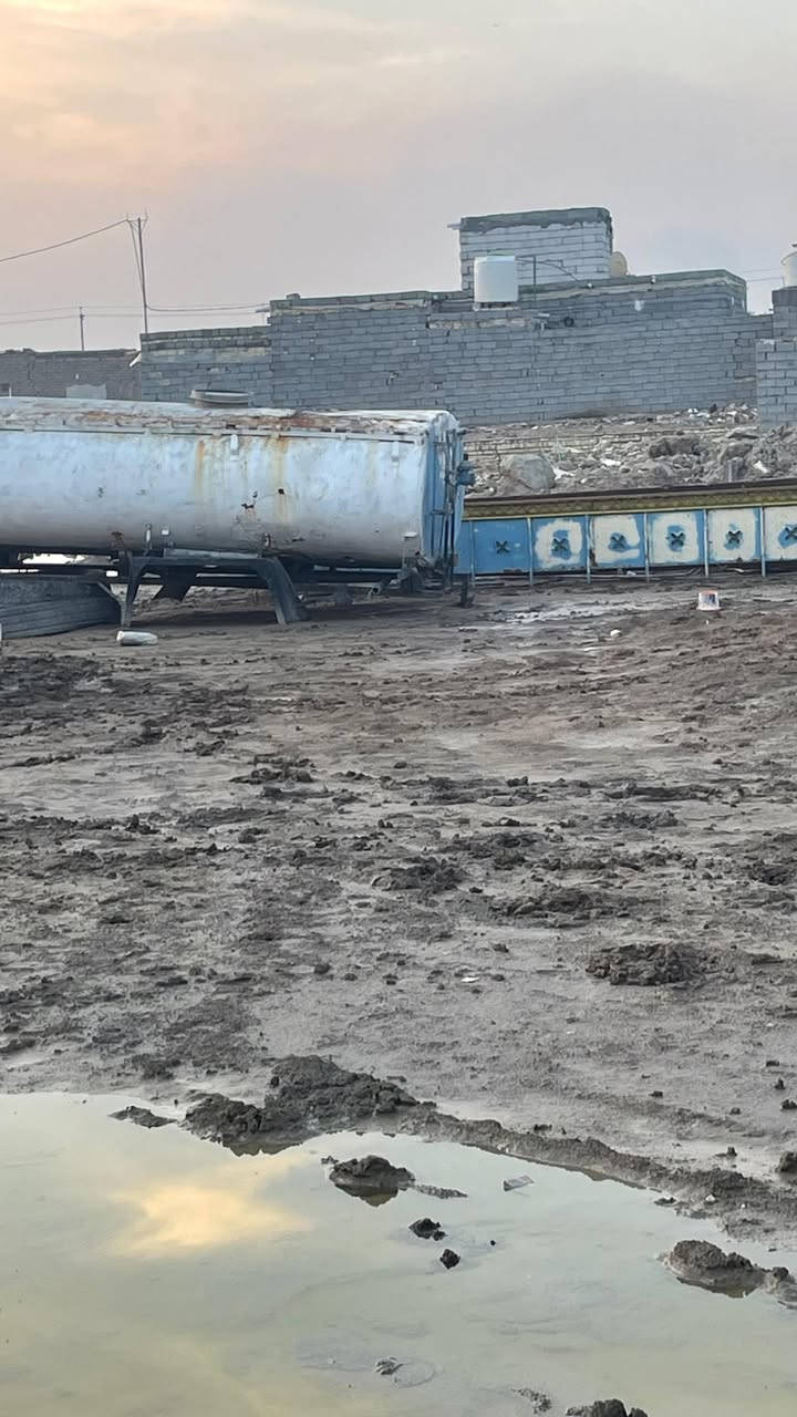 السلام عليكم تانكي للبيع طول ٤متر مال زيل مكاني الناصريه باقي التفاصيل عل هاذه الرقم ***********
