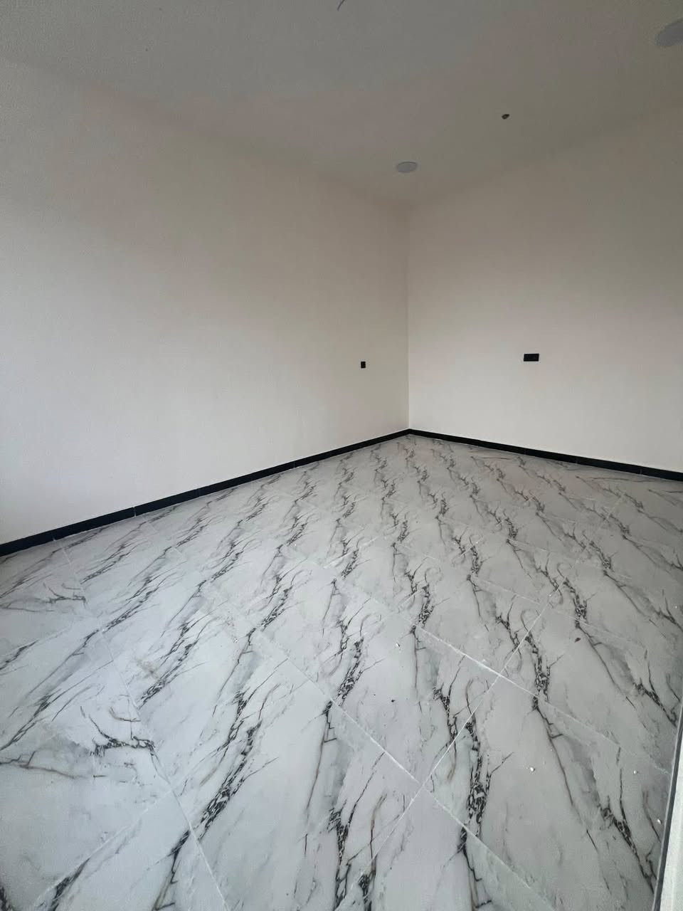 🏡 دار حديث للبيع – فرصة مميزة في الجزيره 🏡
📍 العنوان: الجزيره لفيروزيه
✨ موقع ممتاز قريب على الشارع )
🔹 المساحة;200 متر²
🔹 طابو: زراعي عراقي
🔹 تتكون من:
غرف 3
صالة
مطبخ
ديوانية
صحيات
كراج
حديقة
💰 السعر: 87مليون دينار عراقي
📌 قابل للتفاوض ***********📞
