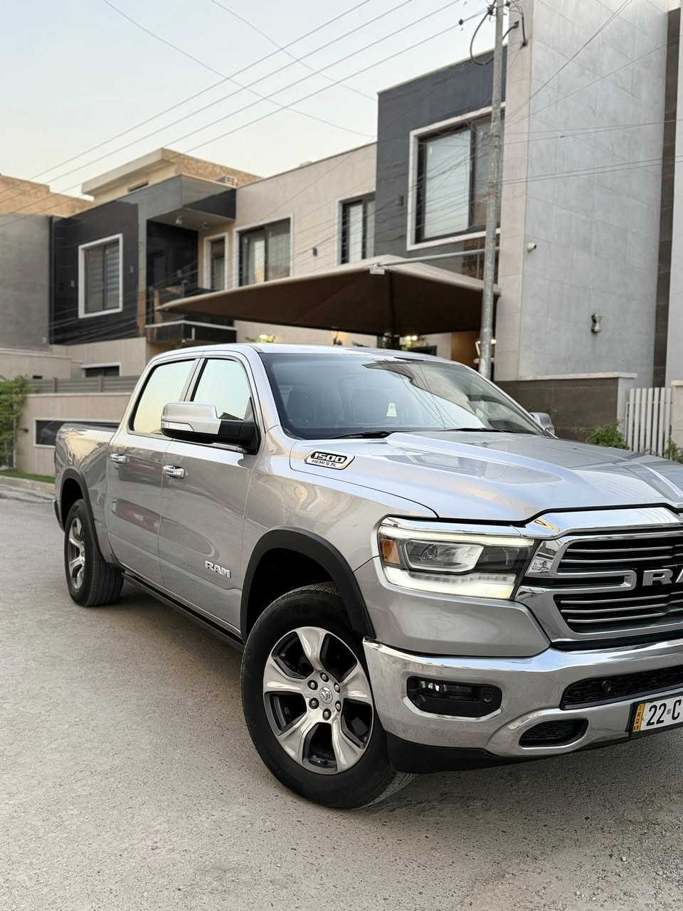 للبيع دوج رام 2019 LARAME
الحادث/جاملغ خلفي رصعة وباب خلفي رصعة وراشين البقية كلير وياهن يعني 4 قطع بس السيارة حادثه كلش حلو رصعات وليس حادث

 فول مواصفات 1/1

 

دوج رام 1500 فئة(LARAME)

لموديل 2019

المحرك : V8 5.7L .

المواصفات :

* رادار تفاعلي مع مانع تصادم. 

* نقطة عمياء. 

* تحذير الخروج عن المسار.

* استطفاف ذكي (اوتوپارك).

* دوسات جانبية كهربائية.

* المصابيح الأمامية زنون.

* كشافات الضباب زنون. 

* المصابيح الأمامية والمصابيح الخلفية LED. 

* دخول ذكي (بصمة). 

* تشغيل عن بعد.

* مقاعد من الجلد الفاخر. 

* المقاعد كهربائية مع ميموري.

* المقاعد الأمامية تبريد وتدفئة. 

*الستيرن تدفئه 

* شاشة كبيرة 

* حساسات امامية وخلفية.

* سقف بانوراما.

* مانع تصادم خلفي. 

* مكيف خلفي.

*محدد سرعة.

* ويل كروم 

* مرايا كهربائية جانبية من الكروم قابلة للطي كهربائيا.

* شاحن موبايل لاسلكي (واير ليس).

* الشباك الخلفي كهربائي. 

* المرايا الجانبية تدفئة. .

* امكانية تعديل ارتفاع دواسات البنزين والبريك.

* هاند بريك كهربائي. 

* حساسات امامية. 

* حساسات خلفية. 

* مرايا مع خاصية التعتيم الذاتي. 

* مساحات تخزين إضافية
السعر275 وبيه مجال
مكاني بغداد 
للاستفسار/***********
