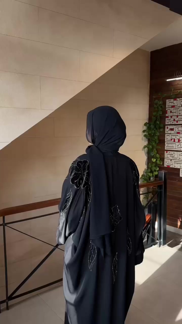 :
"Valora – حيث تولد الأناقة من التفاصيل ✨
عبايات خليجية بتصميم فريد وجودة لا تُضاهى."


**إذا كنت صاحب هذا الإعلان وتريد حذفه لأي سبب، رجاءا أرسل رسالة إلى الدعم الفني**