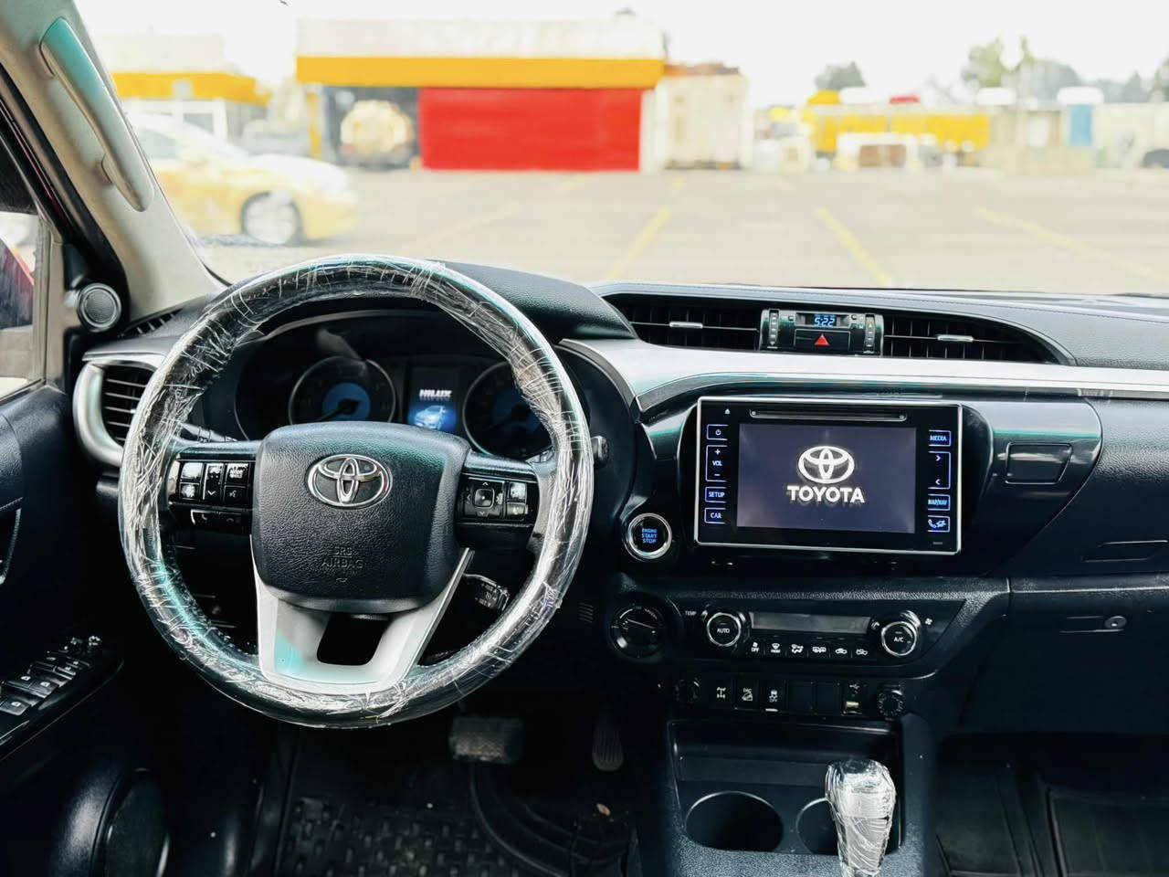 سلام عليكم 
للبيع بيكم هايلوكس كاز كاز ⛽️  دبل باتري 
2017 كفالة عام 
محرك بشرط برغي مامفتوح بي بقي ب حال شركة
مواصفات فورويل  بصمة كير توماتيك
فول واحدٍ ع واحد 
دينار مصرف مابي 
سنوي بسمي جديد 2030 هزة فحص جديد 
تخم تاير جديد 
تحويل ثاني يوم او وكالة
مكان سيارة اربيل
سعر 225
 
0781-7827171
0773-4554546
0750-4818448
