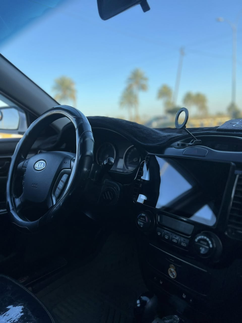 اوبتما 2008 لوتز
مكينة 2000 دوش 
السياره بصمه وفول مواصفات ماعدى الفتحه
تخم تايرات جديدات واصليات
تدفئه تبريد كامل ، تدفئه تبريد كشنات
تحكم ستيرن + شاشه + كامره + حساسات +مري شفط 
حدادية 100‎%‎ جديده 
السياره ماناقصه ولا برغي تعمل وتسير
داخل نظيف 100‎%‎ شوف العين
بيها رشات صبغ 3 قطع اثر جراد
السياره بدون حادث نهائياً 
الرقم بغداد انكليزي بأسمي وتحويل ثاني يوم ،مكاني الحله قرب مجسر الثوره 
للاتصال : *********** او ***********
