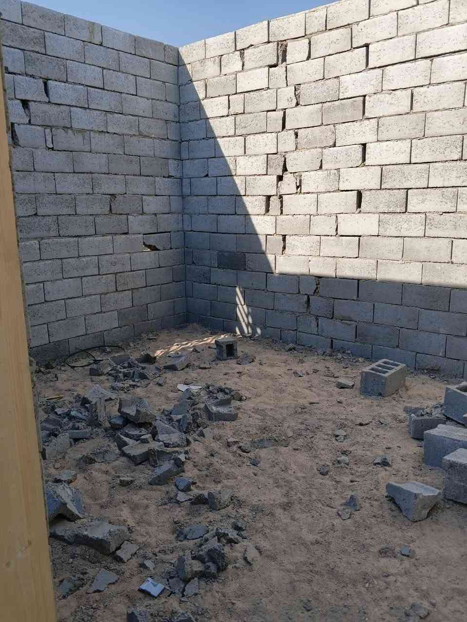 دار هيكل للبيع يصلح حسينية المساحه 150 متر يحتوي على قاعه للرجال وقاعه للنساء وصحيات خارجية وداخلية وغرفه للخدم 
البناء بلوك عمود 239 خلف الحسينيات قريب جدا على الشارع 
للاستفسار ***********
