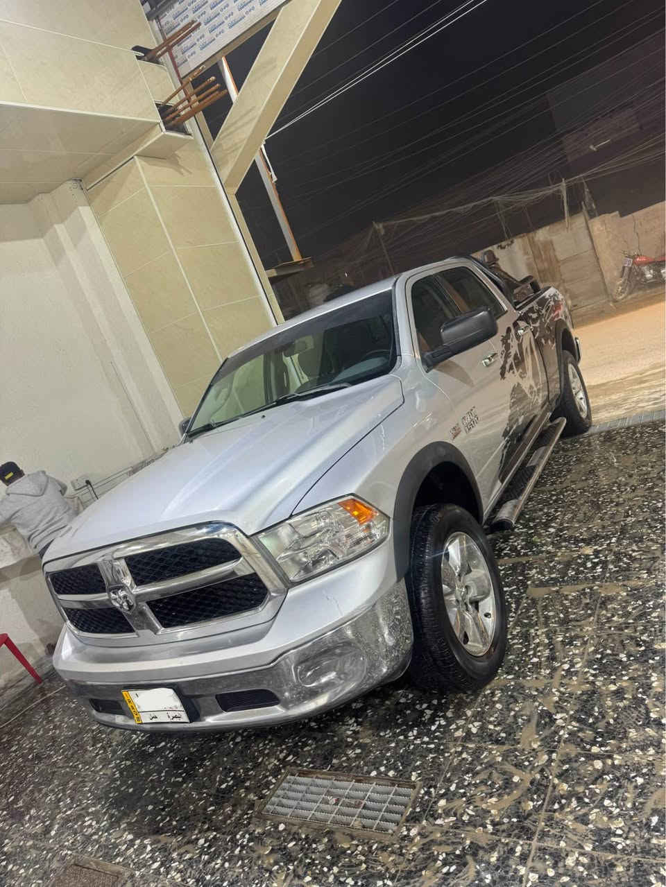 سلام عليكم البيع رام موديل 2017كفالة عامة سيارة جهازة ما بيها اي نقص باب طويل بدي وسط سيارة جهازة دينار ما تصرف عليها كفالة بيها فقط شبر بارد بلجاملغ خلفي تحويل مابشر محرك5700فور ويل السعر 188بسعر مناسب خوان كفالة 
رقمي ***********مكاني البصرة البصرة, العراق
