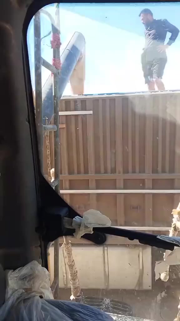 سلام عليكم موجود سايق حاصده لمحتاج سايق يتصل مكان ناصرية***********
