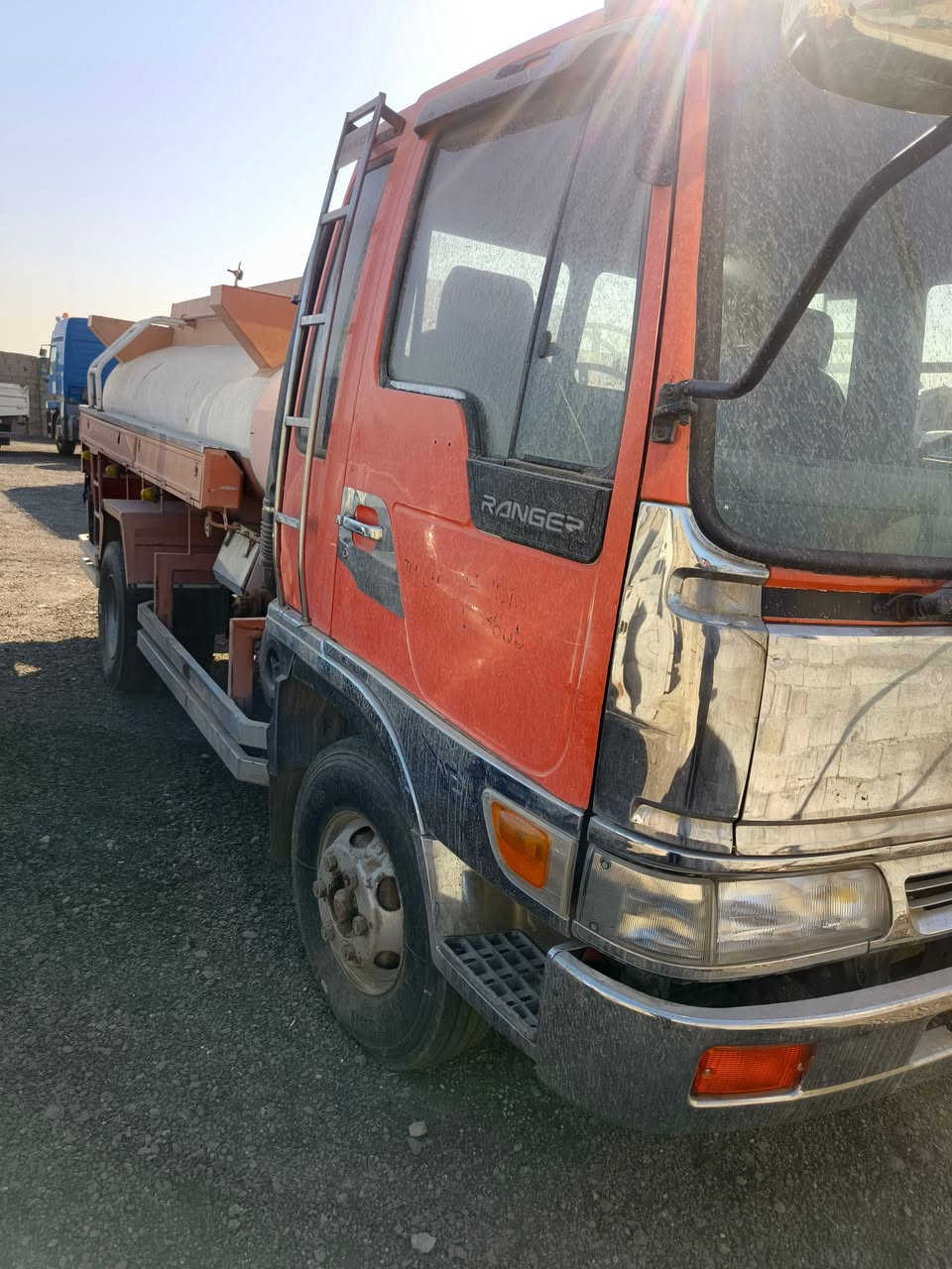 سلام عليكم 
للبيع هينو تنكر طيره مكينه 70عادي جديده 
رقم قادسيه تحويل  سعه التانكي 4500 
مذكور بلسنويه ((( حوضيه ماء ))) سياره حلوه وجاهزه ووشغاله مكانه بغداد تفاصيل أكثر الاتصال ***********
