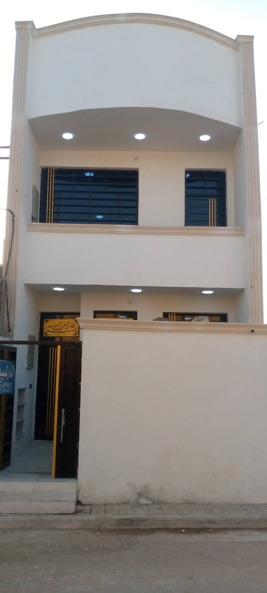 بيت للبيع 100 متر 5*20 الرئاسه شارع عشرين قرب شارع الساده زراعي سند 25 *************   /*********** خدمات كامله مي مجاري تبليط مقرنص
