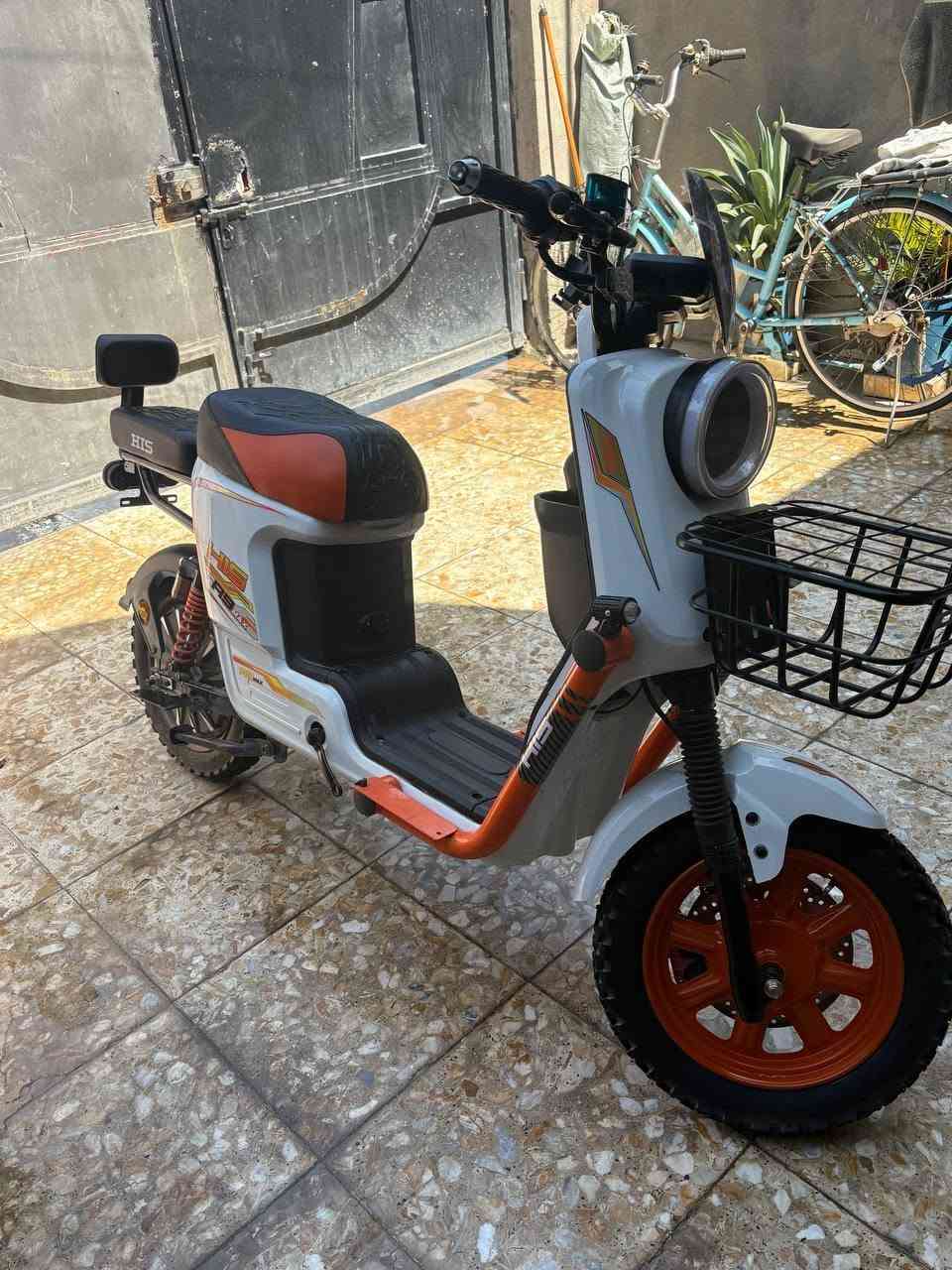 السلام عليكم
دراجه R9 max 2026 ماصار شهر من اخذته جديده للبيع 

المواصفات معروفه 5 بطاريات كبار من شركه HIS والملف 2000w واط حقيقي الكفارات امال الكعده لي ورة موجوده و دواسات الراكب الخلفي هم موجوده وبيه هواي اضافات مامذكورة

السعر 680 الف وبيه مجال 
***********

العنوان بغداد الدورة
