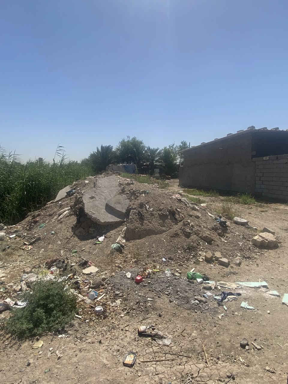 السلام عليكم قطعه ارض للبيع مساحه 160متر  كهرباء مي مجاري كله موجودتبليط / رقم الهاتف ***********

*********** 
المكان الطيفيه حي الخضراء ع شارع عشرين

