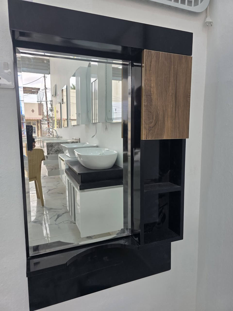 مراية لد وصيدلية بمختلف الاسعار والقياسات 
الرضا للصحيات 
توصيل داخل قزانية ومندلي وبلدروز مجاني
***********
