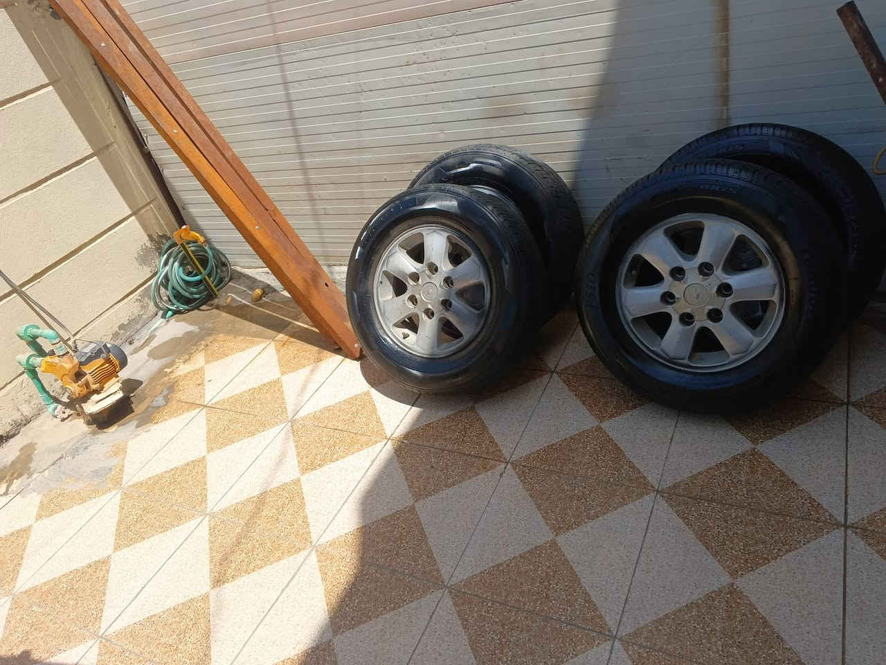 البيع تايرات وياله  15/70/205 السعر300  العنوان بغداد ابو غريب رقمي*********** 
كورك***********

