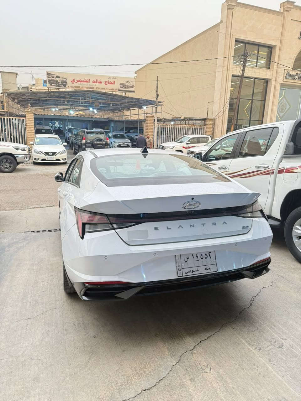 السلام عليكم
السلام عليكم النترا 2023 
خليجيه مكينه 2000 
ماشيه 51 
بيهه بارد ب هلال الإجماع الخلفي اليسره 
الباقي كفاله عامه نص فول 
مكينه كير حداديه باتري جديد 
***********

