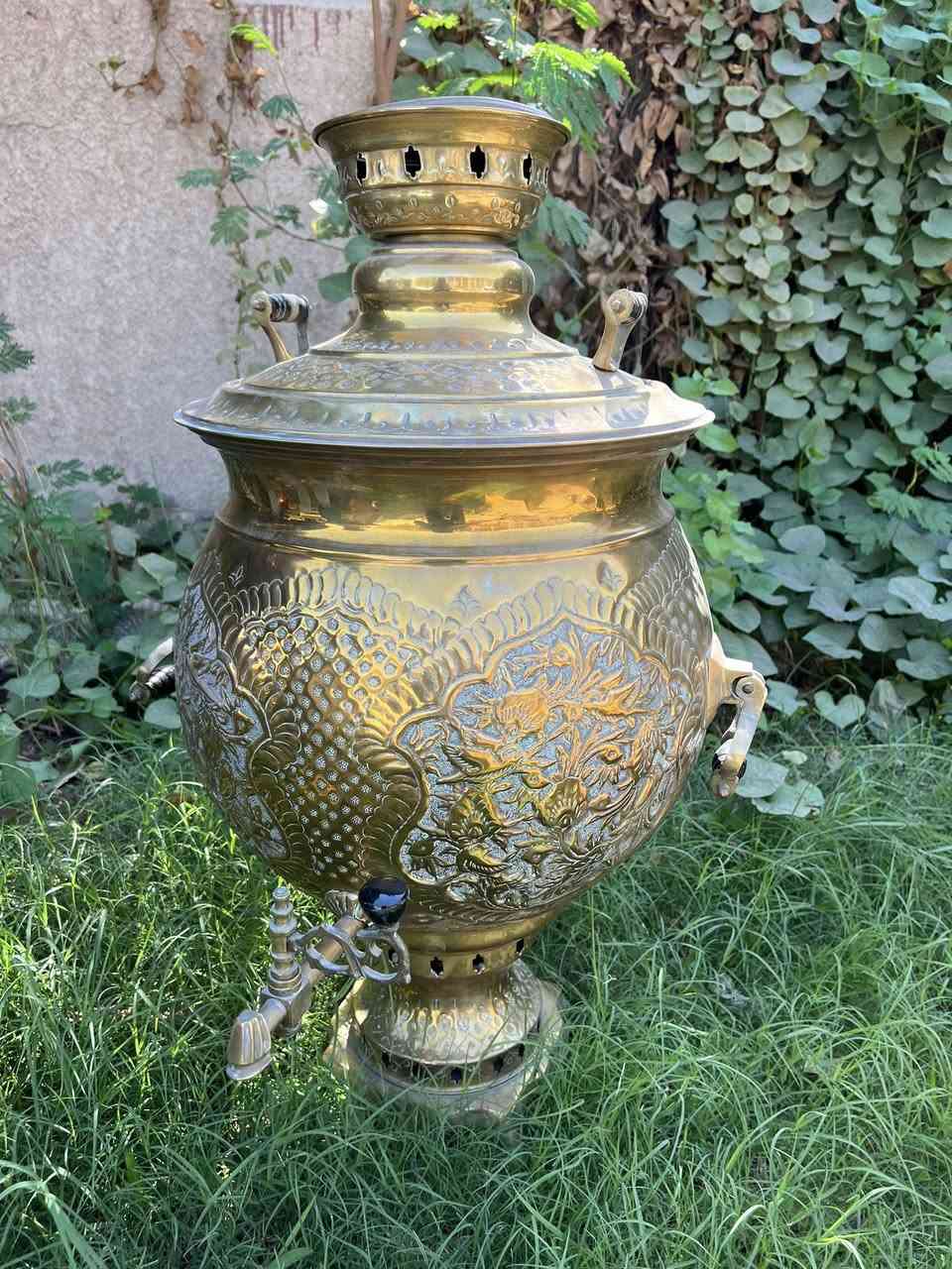 زوج سماور نحاس طرق ونقش يدوي
حجم كبير تقريبا متر 
*********** واتساب
