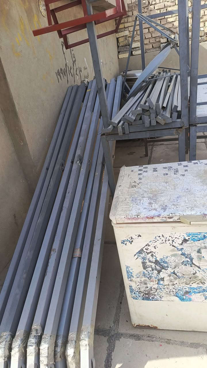 سلام عليكم ٥اقواس للبيع نضيف وياهن جادر قماش جديد ب٣٥٠
***********
