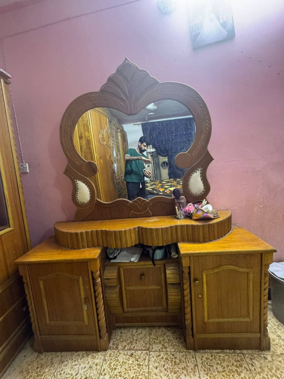 غرفه اخشاب للبيع نظافه 90بل ميه،، لستفسار ع رقم ***********
