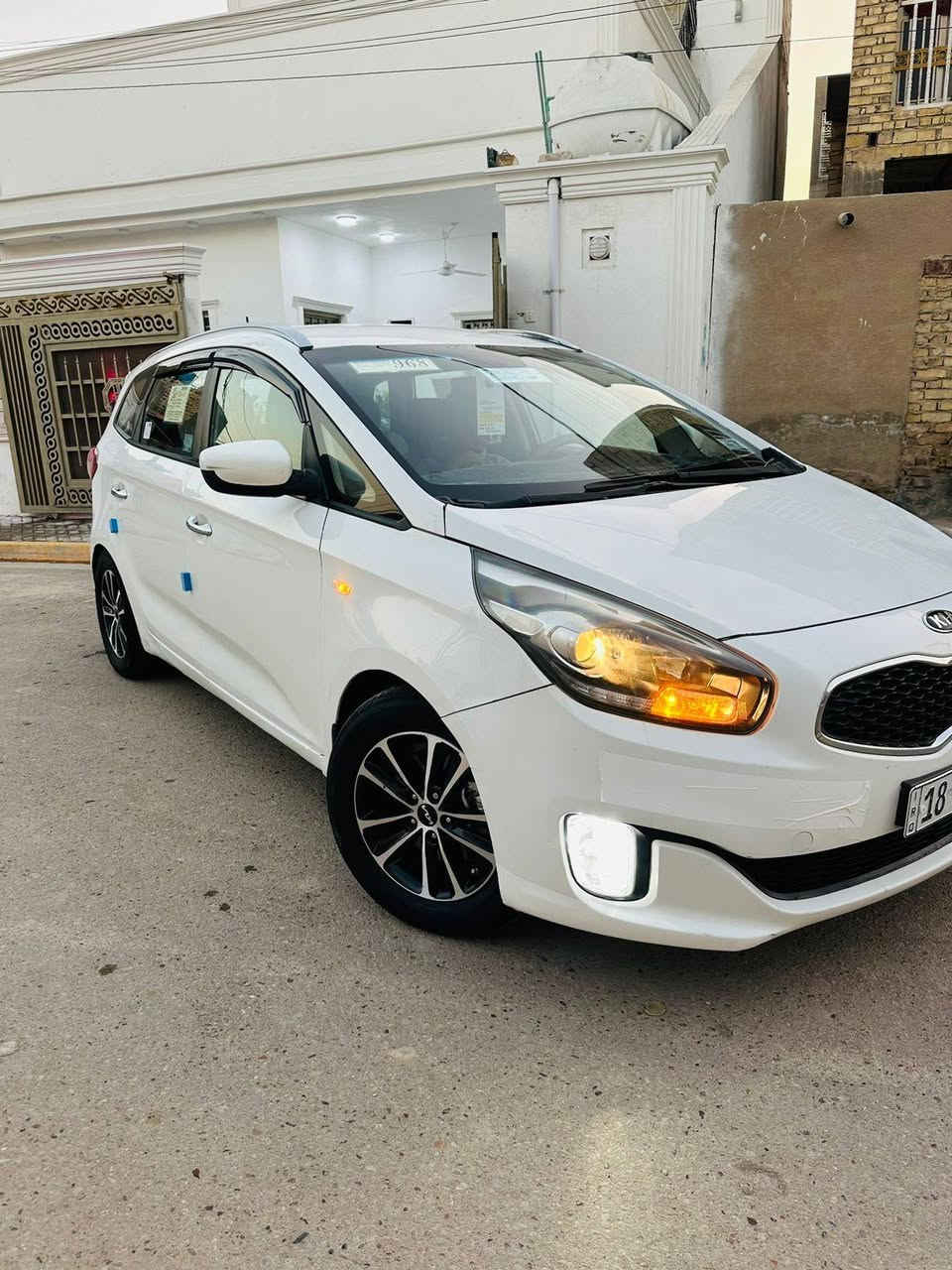 السلام عليكم
السلام عليكم 
كيا رندو وارد امريكي  موديل 2016 رقم بابل الدولي بأسمي  مداور ثاني يوم  سنويه مجدده لل 2030 سياره بيه بنيد مصبوغ وصور الحادث واضحه بلصور وبيه بلعراق رش نص من البابين جهه العبري  إثر شخط بدون معجون مكينه 2000 دوش مكفوله  بدون فتح بدون تبخير بدون تنقيص مواصفات واضحه بلصور  السياره 7 راكب  قطعتين تبريد جديده وجاهزه بدون اي نقص ماذب عليه ربع 
السعر 126 وبيه مجال مكاني ديوانيه 
***********
