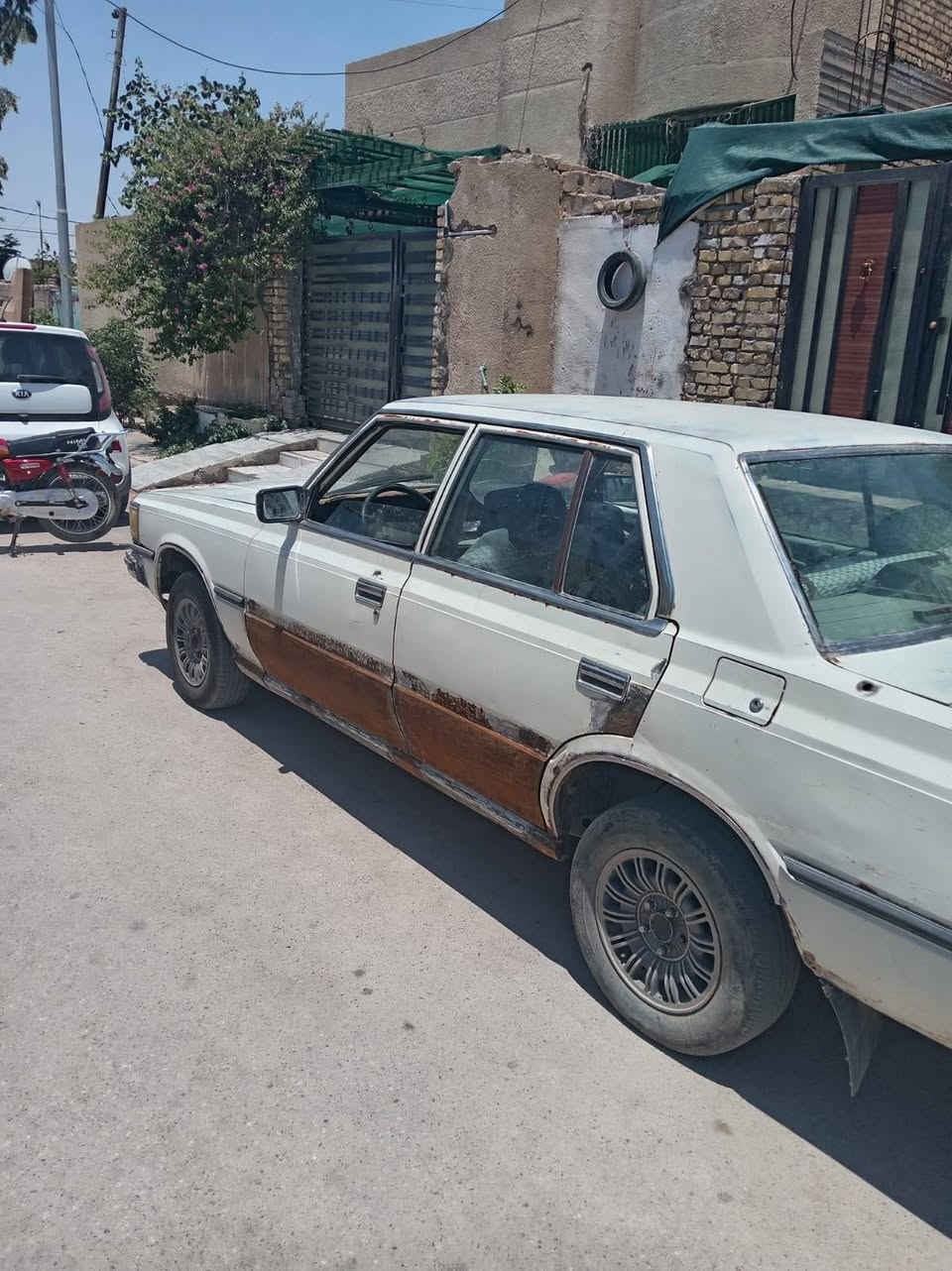 السلام عليكم سوبر مديل 82واسط كير و محرك جيد تخم تاير باتري جديد بلادي مامصبوغه مسمكره جديده ربع ابواب صدر امامي وخلفي جديد السعر 25 وبيه مجال ***********
