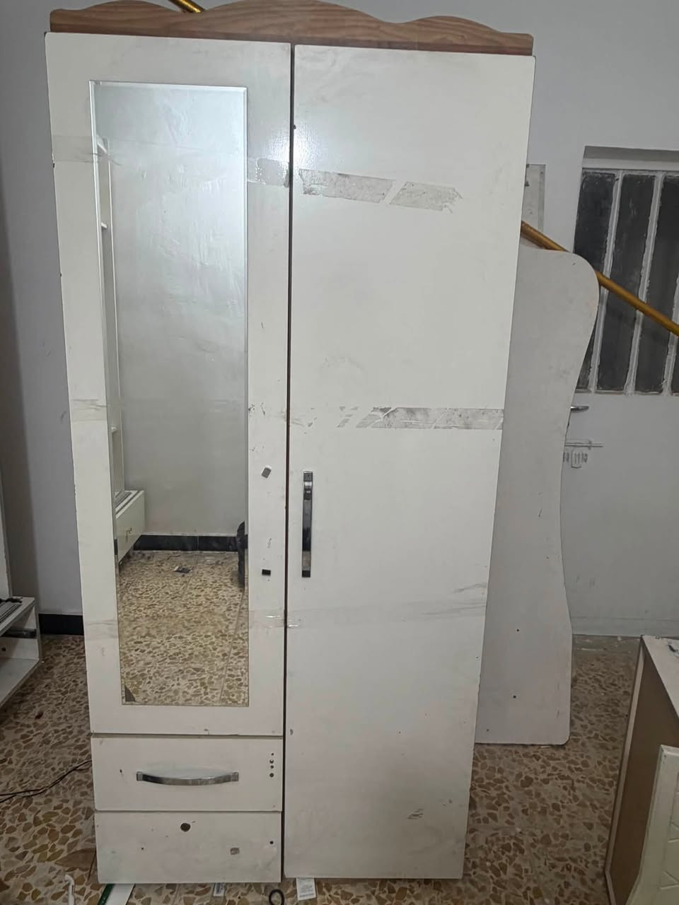 غرفه كامله مع الملحقات وهذا كنتور بابين مفصول عنهه رايديهم 300 الف مكاني عطيفيه


**إذا كنت صاحب هذا الإعلان وتريد حذفه لأي سبب، رجاءا أرسل رسالة إلى الدعم الفني**
