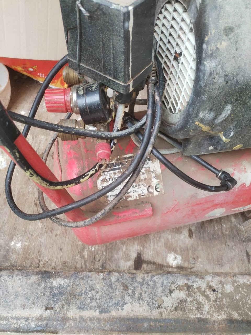 السلام عليكم،،،،،
كمبريسر شغال مابي اي عطل.......
السعر 75
الشراي يتصل ***********
