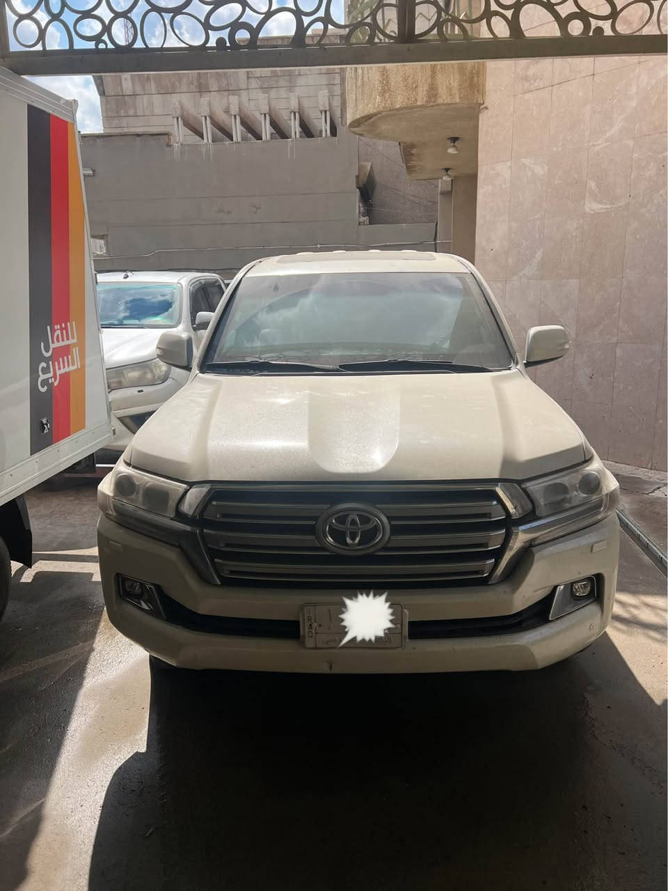 السلام عليكم 
لاندكروز 2020  
8 سلندر كاز كاز مصفح 
السياره مكفوله ما عدا شبر بالباب الخلفي موجود بالصور والدعاميان صبغ رقم بصره مكان السياره بغداد الاتصال عل الهاتف 
*********** بغداد, العراق
