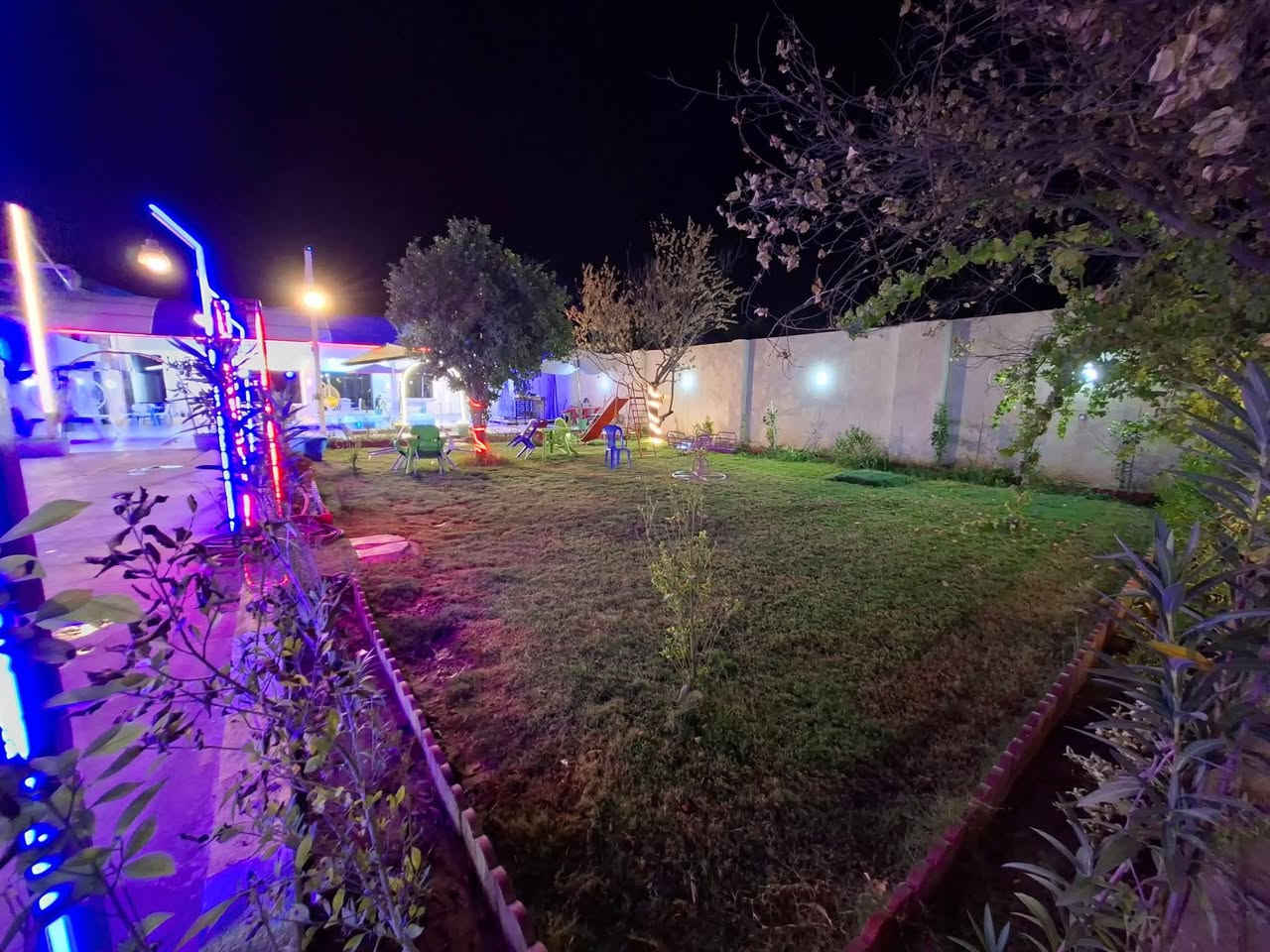 سلام عليكم متوفر مزرعه للايجار بلبوعيثة موثقة بتطبيق اجرلي للحجز ***********
