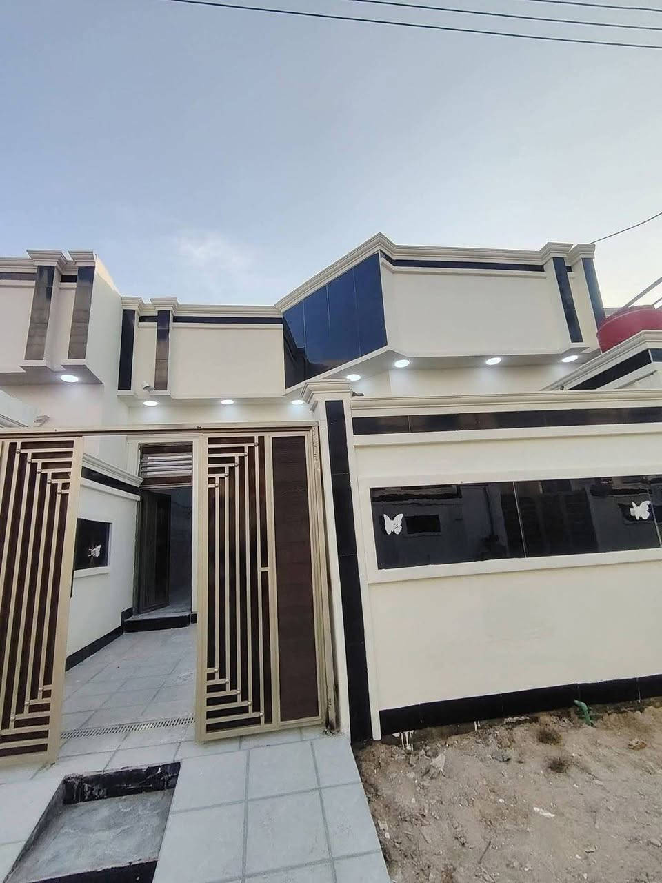 سلام عليكم وسعد الله أوقاتكم ⁉️💐

يتوفر دار سكن طابو زراعي عراقي سند 25

المساحه ١٦٠ متر

يتكون من غرفتين منام وصاله ومطبخ 
وصحيات داخليه وخارجيه
وكراج سياره
وحديقه و مناور 
جميع الخدمات متوفره موقع راقي

العنوان البصره ابي الخصيب طريق سيد حامد قرب مدينه الاندلس السكنيه

شارع امام البيت ١٠ متر

#تستلم مفتاح بعد المكاتبه 😍

#السعر ٨٨ مليون قابل للتفاوض

#للاستفسار ول تواصل  تصل*********** البصرة, العراق
