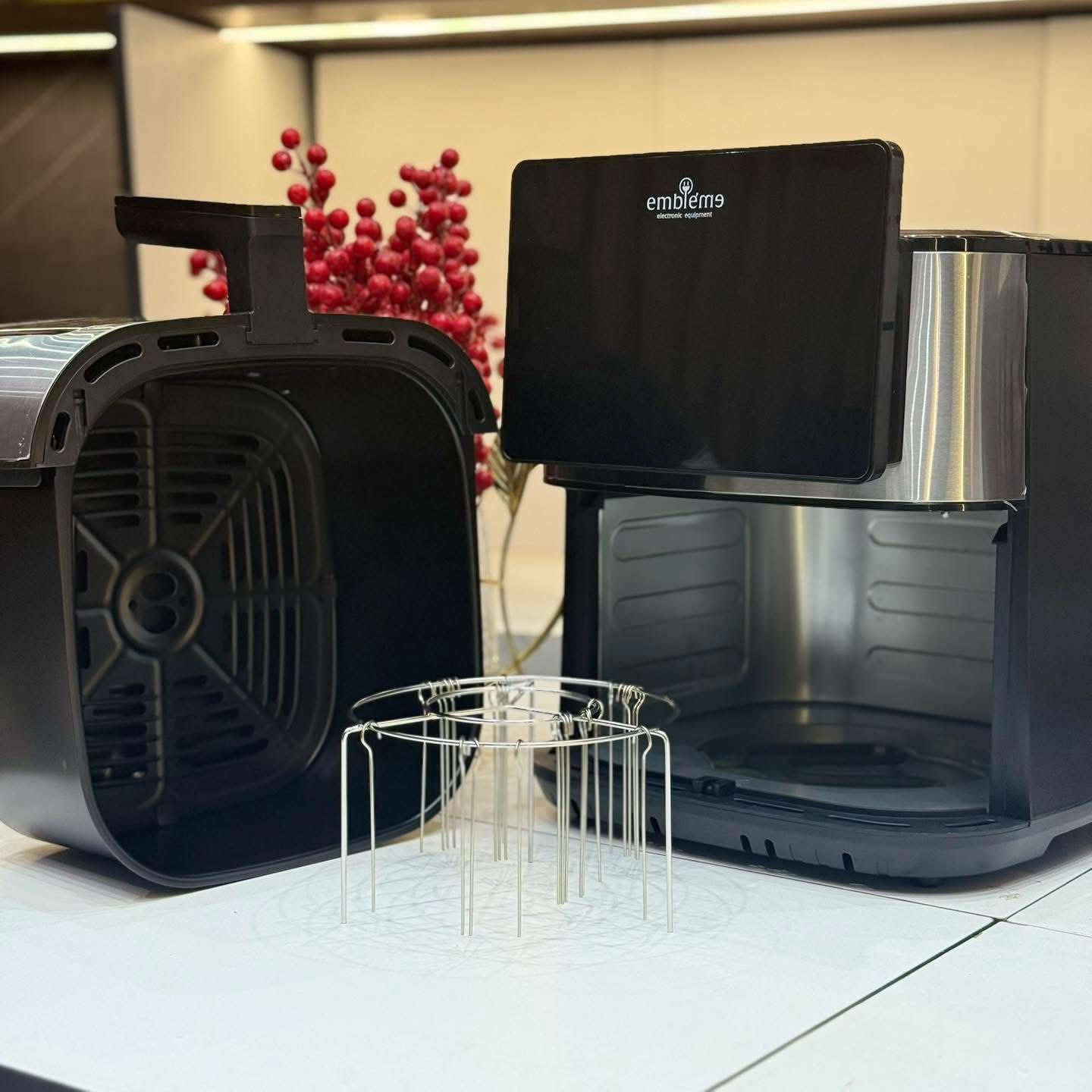 قلاية هوائية امبليوم ✨ موديل شاشة تاب
✔️ سعة 8 لتر  تكفي كل العائلة
✔️ نظام تسخين مزودج ( دبل هيتر ) لطبخ متساوي من فوق وجوه
✔️ شاشة لمس ذكية لكل برامج الطهي
✔️ ميزة إذابة الجليد لتسخين المخبوزات 
✔️ سلة مربعة مانعة للاتصاق وسهلة التنظيف
✔️ سيباية مع شياش تكة 

ضمان سنة وكالة شركة امبليوم
توصيل سريع ومجاني 🚙


**إذا كنت صاحب هذا الإعلان وتريد حذفه لأي سبب، رجاءا أرسل رسالة إلى الدعم الفني**