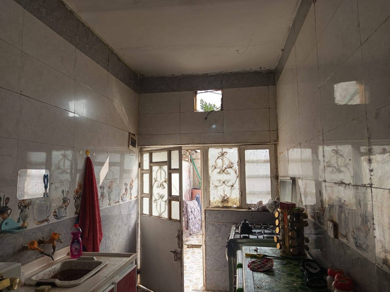 السلام عليكم
للبيع مشتمل طابوصرف مساحه ١٢٥م تبليط كهرباء مولد مجاري جميع الخدمات متوفره وجيران محترمين الموقع نهايه حي العسكري المسمى حي البدو سابقآ  السعر٥٢مليون بي مجال قليل للأستفسار *********** بأسمي.
