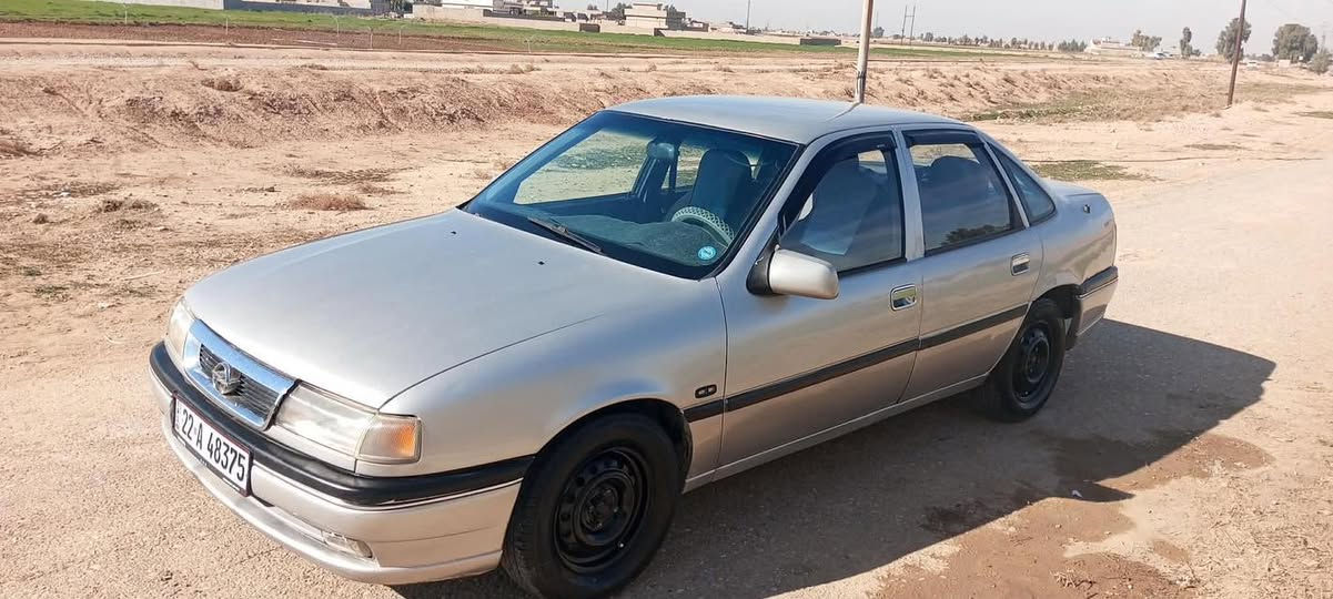 اوبل فكترا 1992
للبيع للبيع بدون عيب سنويه جديد 
تخم تايرات جديد كامل جاهز 
سعر اتصل ع رقم***********
