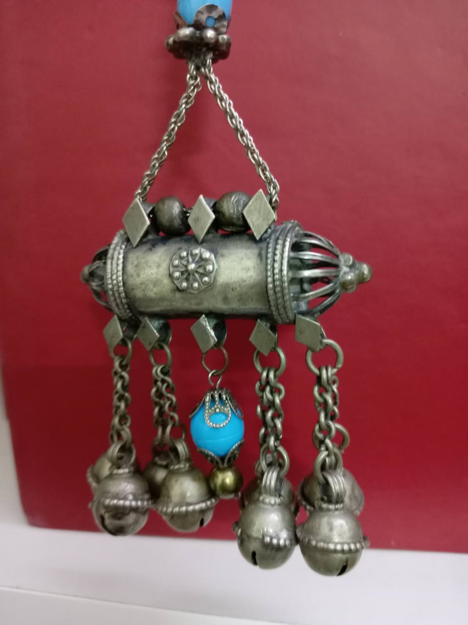 قلادة معدنية تراثية *قديمة* شغل حرفي يدوي  مميز.
السعر / ٤٠ الف الاستلام مباشر بدون توصيل بغداد البلديات


**إذا كنت صاحب هذا الإعلان وتريد حذفه لأي سبب، رجاءا أرسل رسالة إلى الدعم الفني**