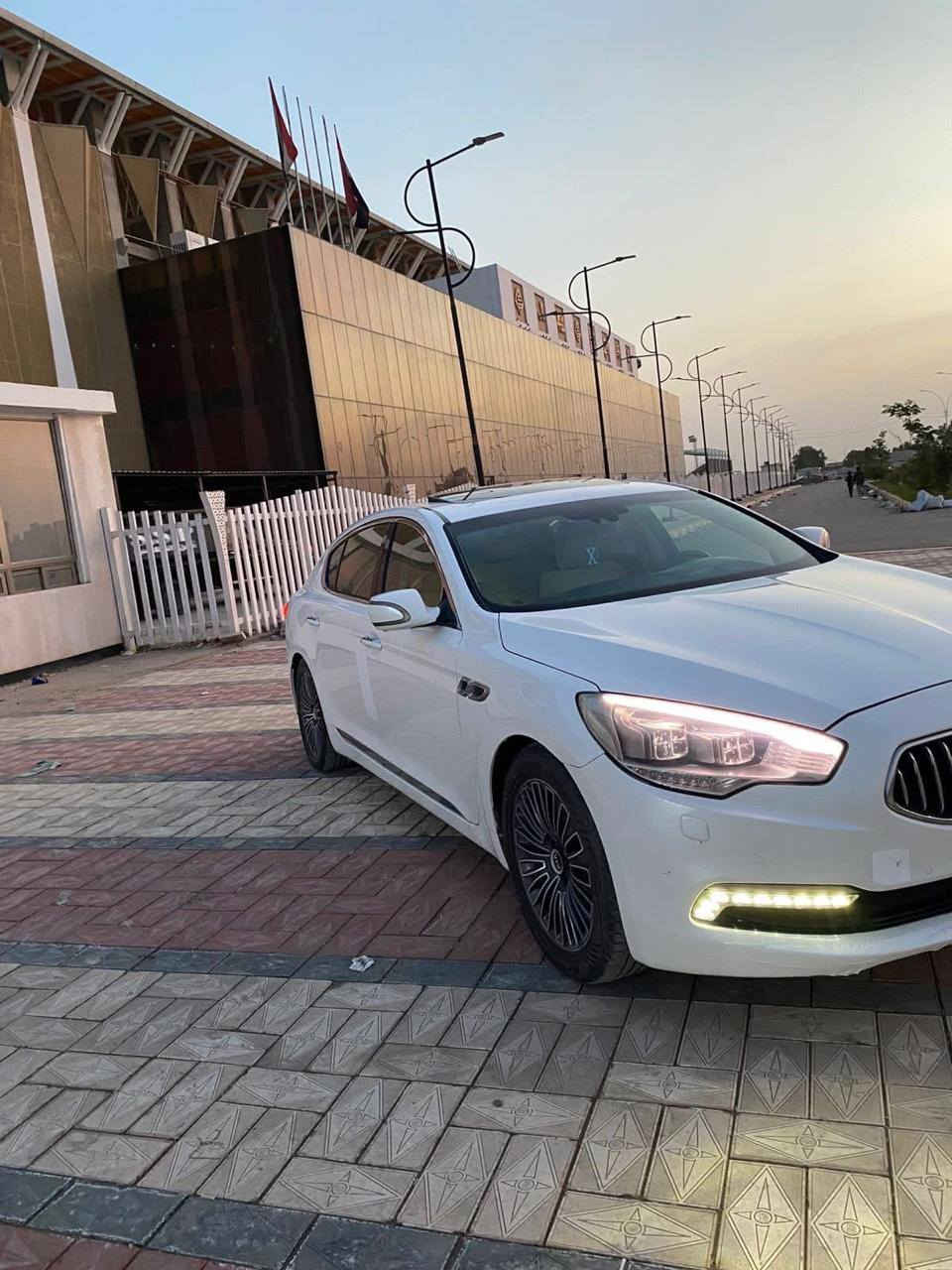 السلام عليكم
كيا كوريس 2013 خليجي فئه اولى

محرك 3800 V6
گير 8 نمر كوبرا
اللون ابيض صدفي
كل الابواب شفط 
الجنطه شفط
بصمه اربع ابواب
ستيرن كهرباء متحرك
ذاكره خزن كشن السائق والستيرن
دبل جام لعزل الصوت والحراره
رادار كل الجهات مع تحذير المنطقه العمياء 
لايتات لد ١٦ عدسه زنون ومتحرك 
اكياس هواء كهرباء للراحه في كشن السائق والكشنات الخلفيه
بروجكترات لد 
كشنات جلد (النابا) افخم انواع الجلود لون بيجي
جكات ملغيات شاديله لوي 
مري شفط وقلاب عالبگ لرؤيه اوضح
مرايات تعتيم للاضاءة العاليه وهيتر 
قماره شامواه فاخر 
كامرات عدد ٤ رؤيه محيطيه 360 درجه والخلفيه دواره مع الستيرن
حساسات امامي خلفي
فتحه سقف
كشنات جلد تدفئه وتبريد امامي خلفي
كشنات كهرباء امامي خلفي
شاشات عدد 3
تحكم ماوس امامي خلفي
الكشنات الخلفيه VIP 
تبريد 3 قطع
حساس مناخ اوتو يتحكم بفتح وغلق الهواء الخارجي حسب نقاوه الجو 
بردات عدد 5 بلاد
ايرباكات عدد 9
سماعات شركه لكسكون 14 سماعه
 دمام عدد ٢ امامي خلفي
تحديد مسار
شاشه عرض معلومات عالجامه الاماميه 
العينه شاشه وامكانيه تغيير شكل العدادات حسب الرغبه
هاند بريك بصمه كهرباء
نضام اوتو هولد
انضمه قياده عدد 4 عادي وايكو وسبورت وثلج
نضام مانع انزلاق ABS
نضام تراكشن كونترول 
نضام حزام امان كهربائي
مثبت سرعه ورادار تفاعلى 
السياره مكفولة ماعده بيه بس صبغ الباب الخلفي جهة السايق أثر شخوط ونصبغ الباب كله توحيد لون
ودعاميه امبدله بدون حادث صور السونار موجوده
رقم أربيل الدولي تريد وكاله تريد تحويل
السعر 170وبيه مجال 
مكاني ذي قار / الغراف
 ***********
