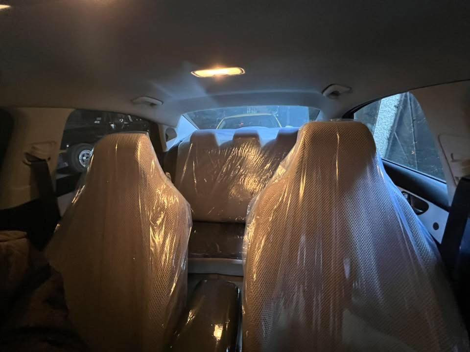 السلام عليكم سيراتو 23 محرك 1600 دوش رقم بغداد ماشيه 27 وقابله للزيادة السياره مكفوله مدوشمه عام 
السعر 158 وبيها مجال قليل 
***********
