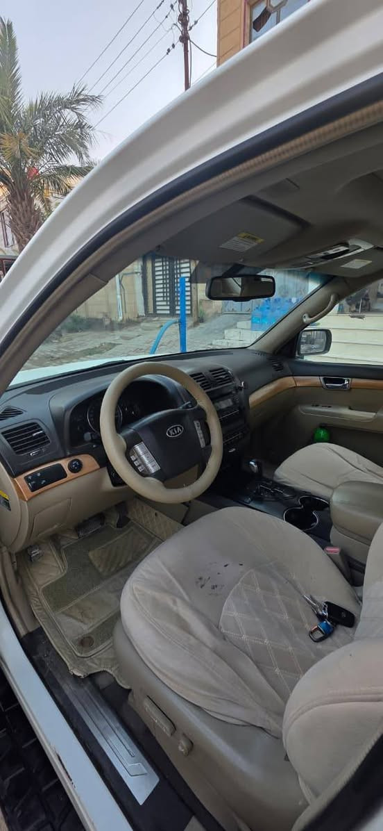 السلام عليكم كيا مهافي ٢٠١١ فول مواصفات ١/١
ماشيه ١٤٤ الف كيلو متر رقم بغداد مداور 
صبغ باب ايمن فقط مكان السيارة السماوه

للاستفسار على الرقم ***********
