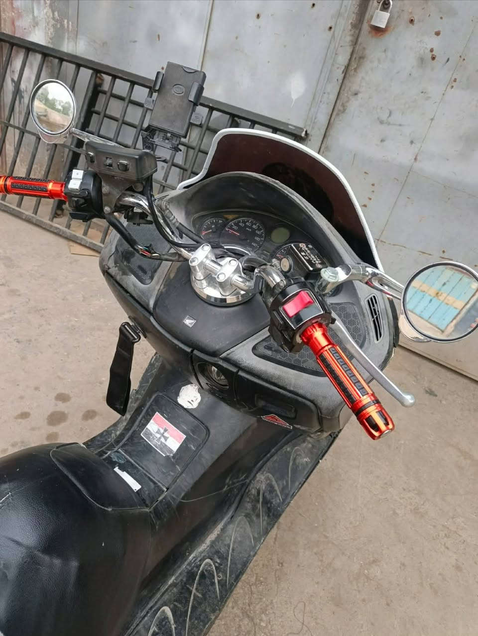 السلام عليكم
للبيغ فورزه 08 دراجه جاهزه تراي وين متريد 
700 وبيها مجال قليل
عنوان كربلاء طويريج للاستفسار ***********
