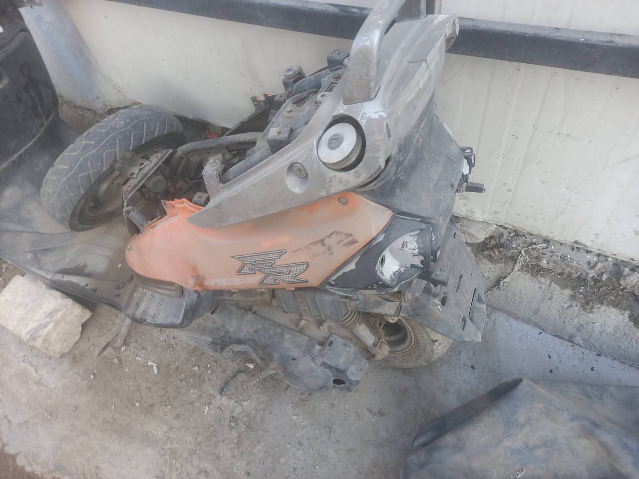 السلام عليكم من رخصه الادمن دراجه فراشه كفرات كامله ابيعكم كوم حديد السعر 150 وبيها مجال مكاني رحمانية الجعيفر
***********
