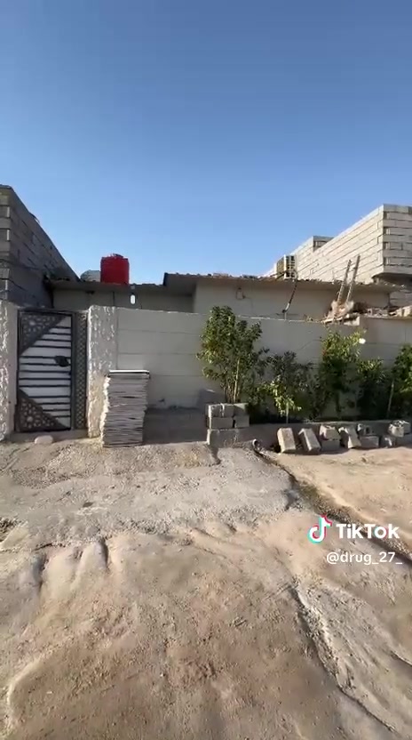 السلام عليكم بيت للبيت وقف سني أصولي يحتوي على 2غرفه منام وصاله ومطبخ وديوانيه وصحيات داخلي وخارجي السقف سندويش الاستفسار على الرقم ***********السعر المطلوب 38 وبي مجال العنوان ابي الخصيب شارع الوسطي قرب علوة فايز المساحه 135
