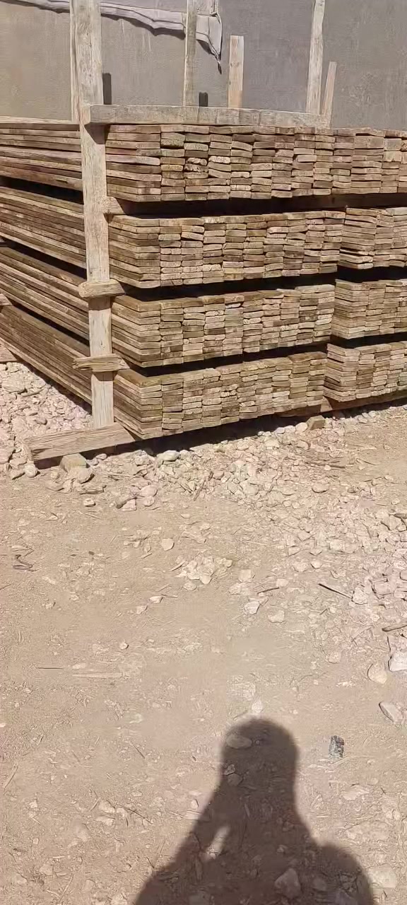 قالب خشب نضيف للبيع العدد 21 مكعب مكاني حله حي العسكري ***********
