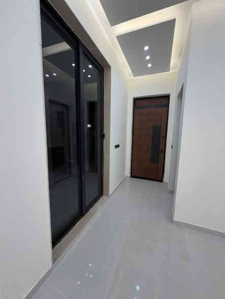 🏡 دار للبيع – زيرو – زيونة / محلة 712
دار حديث زيرو غير مسكون للبيع بموقع مميز:
 • المساحة: 158 متر
 • الواجهة: 7.5 متر
 • الموقع: زيونة – محلة 712
 • المواصفات:
 • 4 غرف نوم
 • صالة + استقبال
 • حولي
 • خدمات كاملة
 • مدخلين
📞 للاستفسار: *********** محمد الشمري
