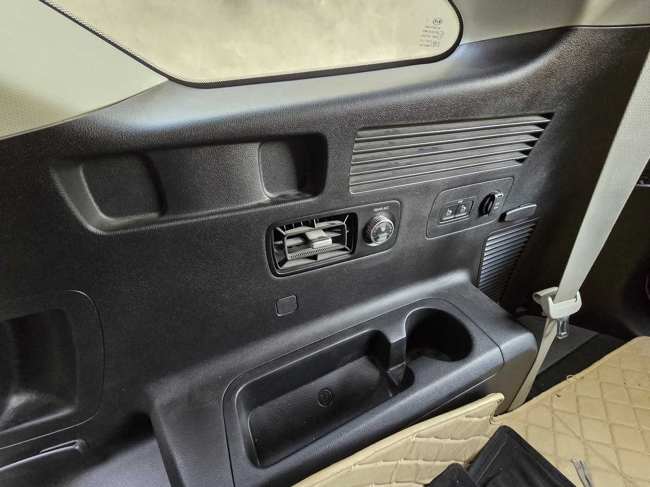 السلام عليكم
سورنتو للبيع موديل2021
 خليجي رقم اربيل الجديد مكفوله كفاله عامه عدا بارد بخشم الجاملغ الامامي الايمن 
المواصفات 
بصمه تشغيل/ بصمه بيبان/ تشغيل عن بعد/ جنطه كهرباء /حساسات امامي خلفي/ جي بي اس/ كير ماوس/ شاحن لاسلكي للهواتف/ هند بريك بصمه/ شفتات استيرن / تحكم استيرن فول / نضام نزول منحدرات/ نضام مانع انزلاق/ كشنات كهربائيه اماميه وخلفيه/ 7 راكب / كير 8 نمر/ 6 سلندر 3500/ 
وباقي المواصفات معروفه السياره خير من الله 
مكان السياره نجف  
رقم الهاتف ***********
