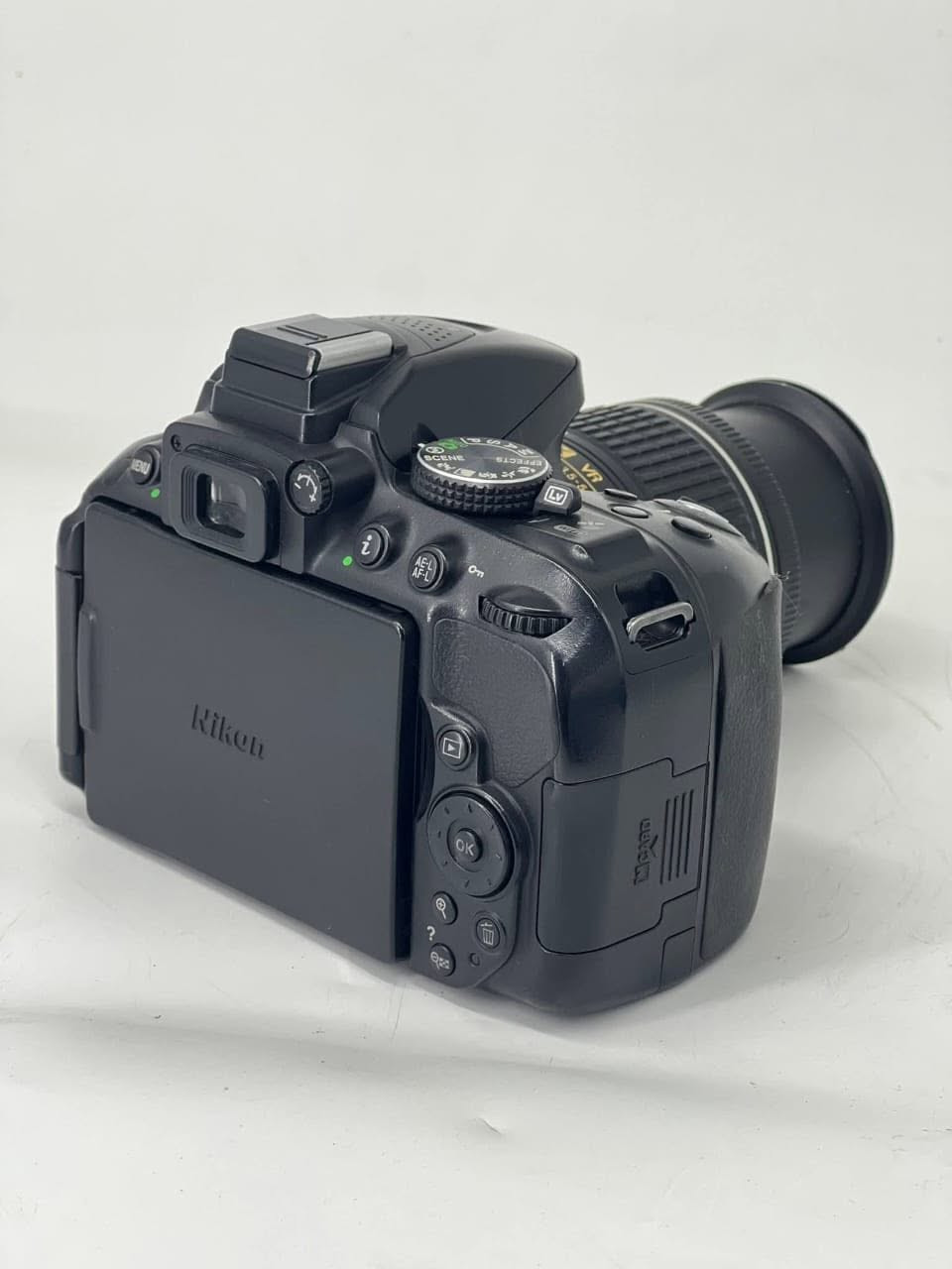 بو فروشتن nikon d5300 
shatar 10k


**إذا كنت صاحب هذا الإعلان وتريد حذفه لأي سبب، رجاءا أرسل رسالة إلى الدعم الفني**