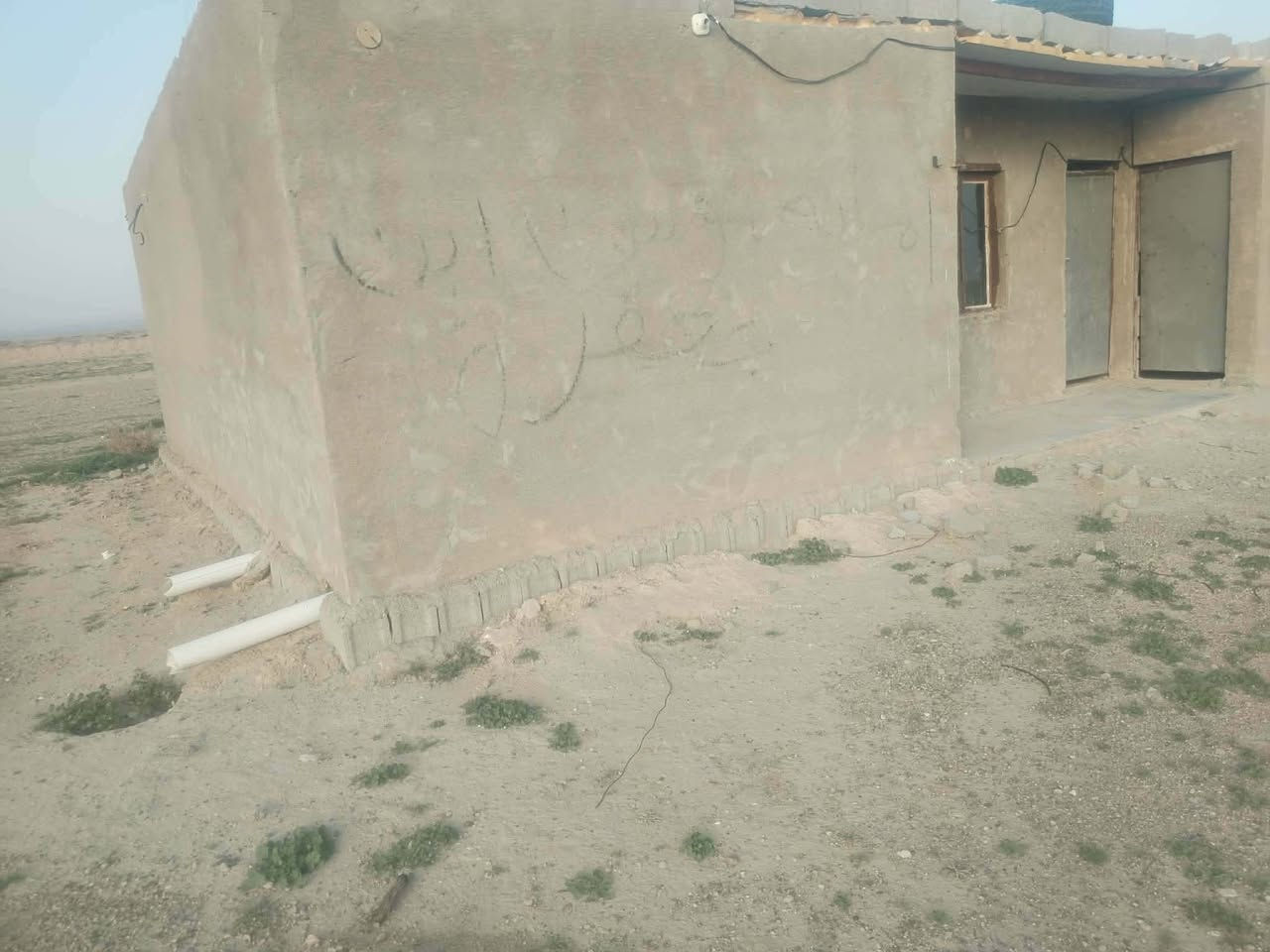 أرض زراعية للبيع مساحة 80 دونم  بيه بير بدون غطاس جاهزه الزراعة ومعدله يوجد فيه بيت سكن كامل  والكهرباء تبعد عن الرض مسافه كيلو الرض صالحه الزراعة 100\100 أرض كسران ما مزروعه المكان ميسان علي الغربي منطقه الجفته قرب بيت معله الرويشد السعر خاص اتصل ***********,♤*********** ومن الله التوفيق
