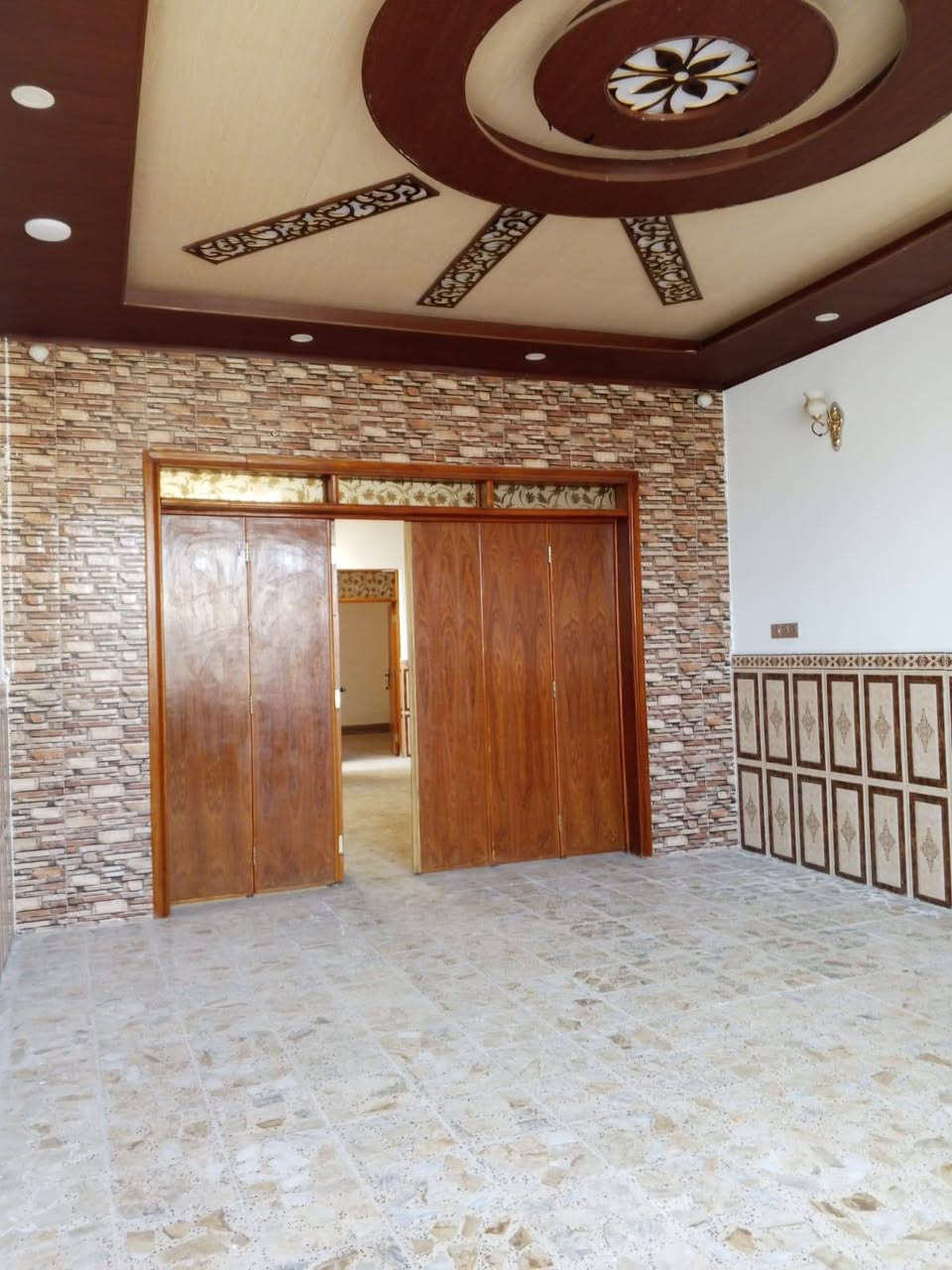 عروض #مكتب_الشكري_للعقار دار سكن 200م 
🌍 الموقع :النجف الاشرف_  الكوفه شارع المطار السايدين مقابيل اسواق ريحانه 
------------------------------------
🔳  دار زراعي سند 25 اصل كاع حسين الشبيلي 
🔳 المساحه 200م 
--------------------------------
🧾 تفاصيل البيت 🧾
غرفتين وصاله ومطبخ وتخاريج واستقبال صب كونكريت الأساس والسقف 
طابوك شغل جناي  درجة اول 
------------------------------
سعر البيع 110مليون وبي مجال  💷
☎️ للاستفسار 
واتساب ***********
***********
🛣️عنوان المكتب النجف الأشرف _ الكوفه شارع المطار السايدين مقابل جوهره العرب مباشرتٱ مكتب الشكري للعقار
 #الجميع
