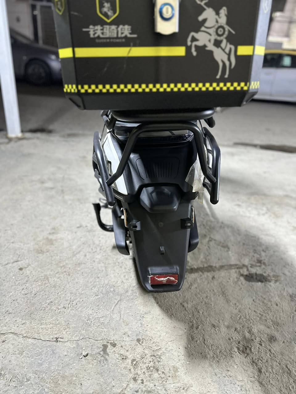 ٦ بطاريات
ملف ٢٥٠٠ حقيقي 
تحمل وزن ٢٠٠kg
تمشي سريع بوزن ثكيل نسبه 80.\. او اكثر
سعرها 900 وبيه مجال
فضائي 
درجه جديده مصارلي هواي من مأخذه بيه غراض اصلن بعدها مشادله 
مكاني بغداد


**إذا كنت صاحب هذا الإعلان وتريد حذفه لأي سبب، رجاءا أرسل رسالة إلى الدعم الفني**