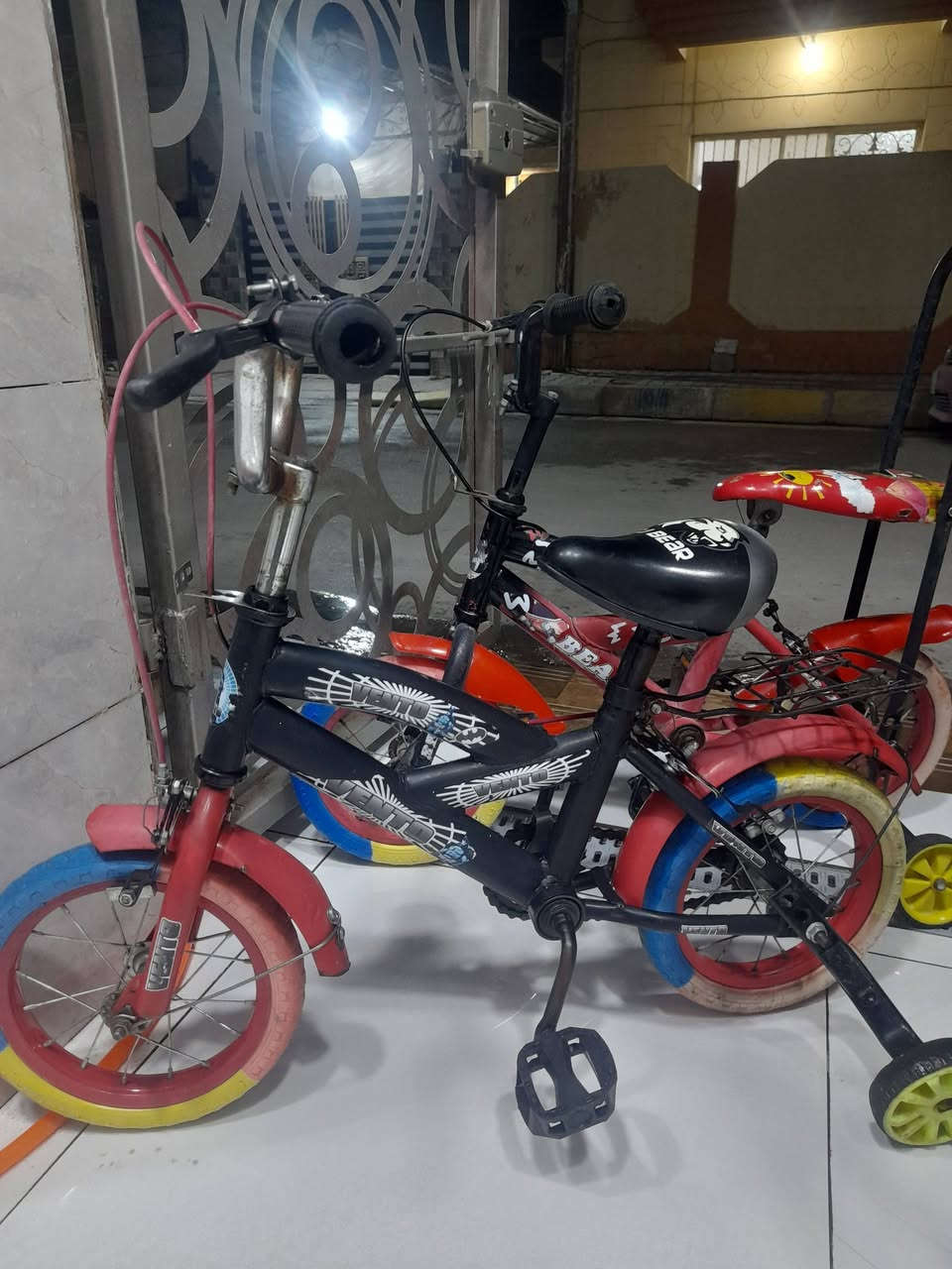 السلام عليكم 
متاح باسكلات حجم ١٢ كاملات من كلشي اي نقص مابيهن الاحمر ٢٠ الف الاسود ٢٠ الف الابيض ٢٥ الف بعقوبة التحرير ***********
